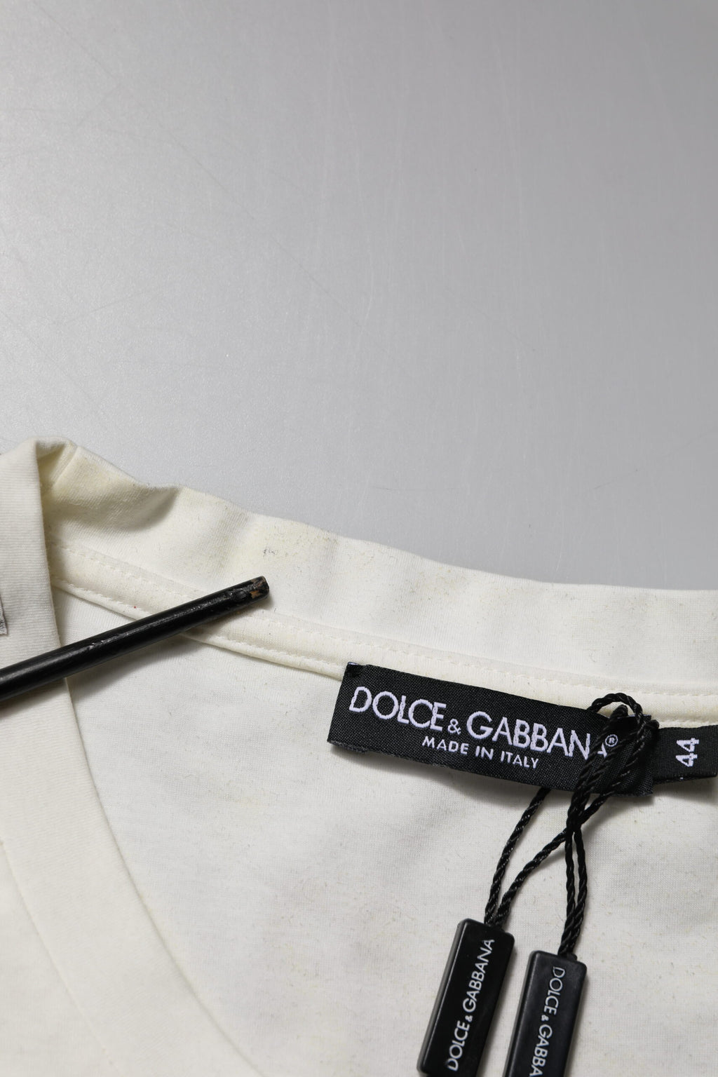 Dolce & Gabbana Weißes T-Shirt mit Logo-Bandana-Druck aus Baumwolle