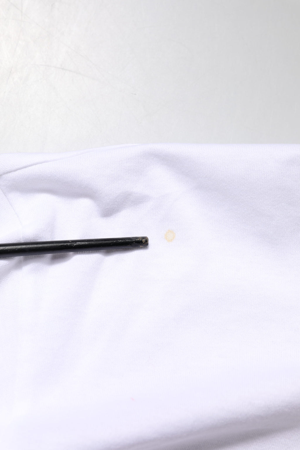 Dolce & Gabbana Weißes T-Shirt mit Logo-Stickerei und Rundhalsausschnitt