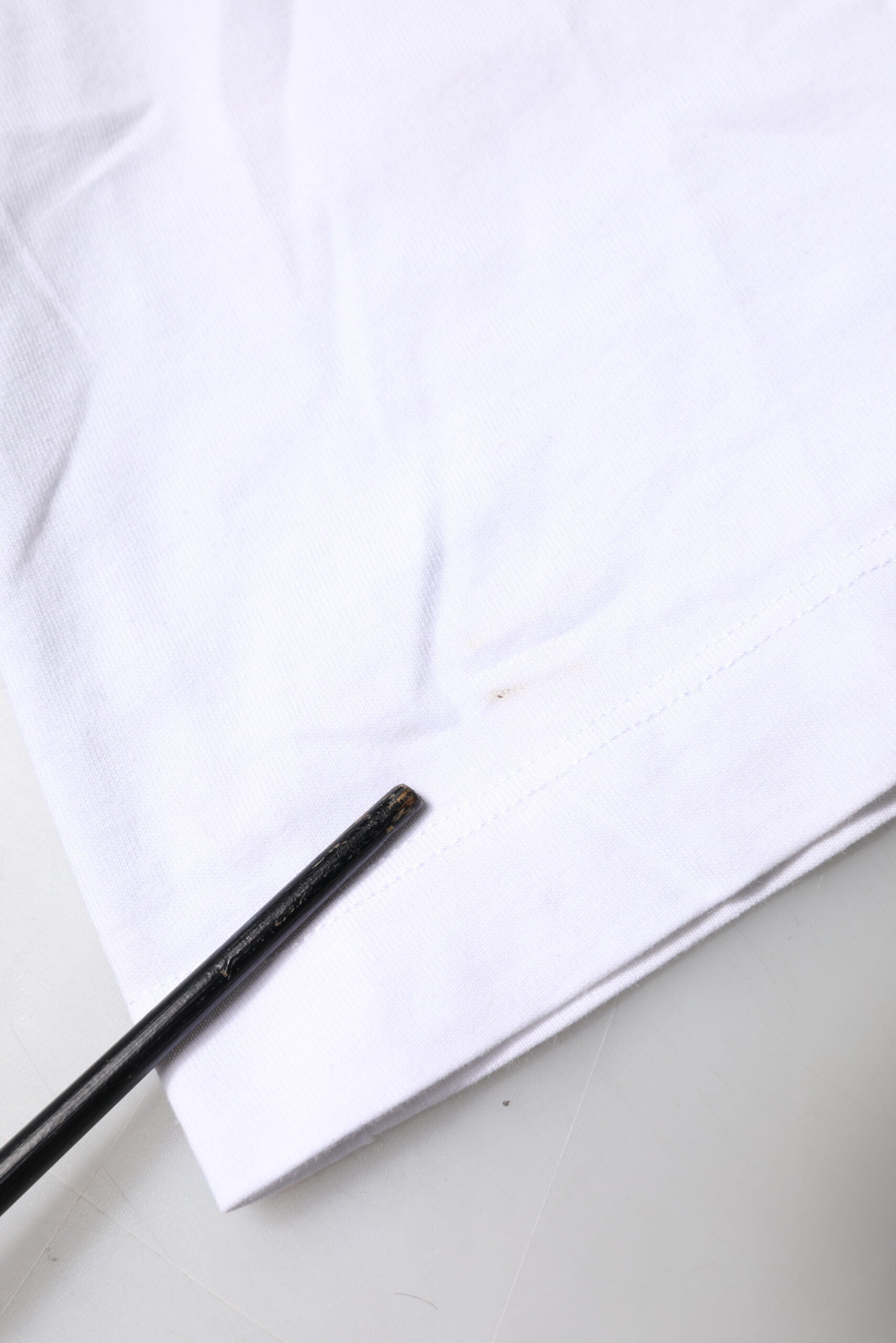 Dolce & Gabbana Weißes T-Shirt mit Rundhalsausschnitt und Logo-Patch aus Baumwolle