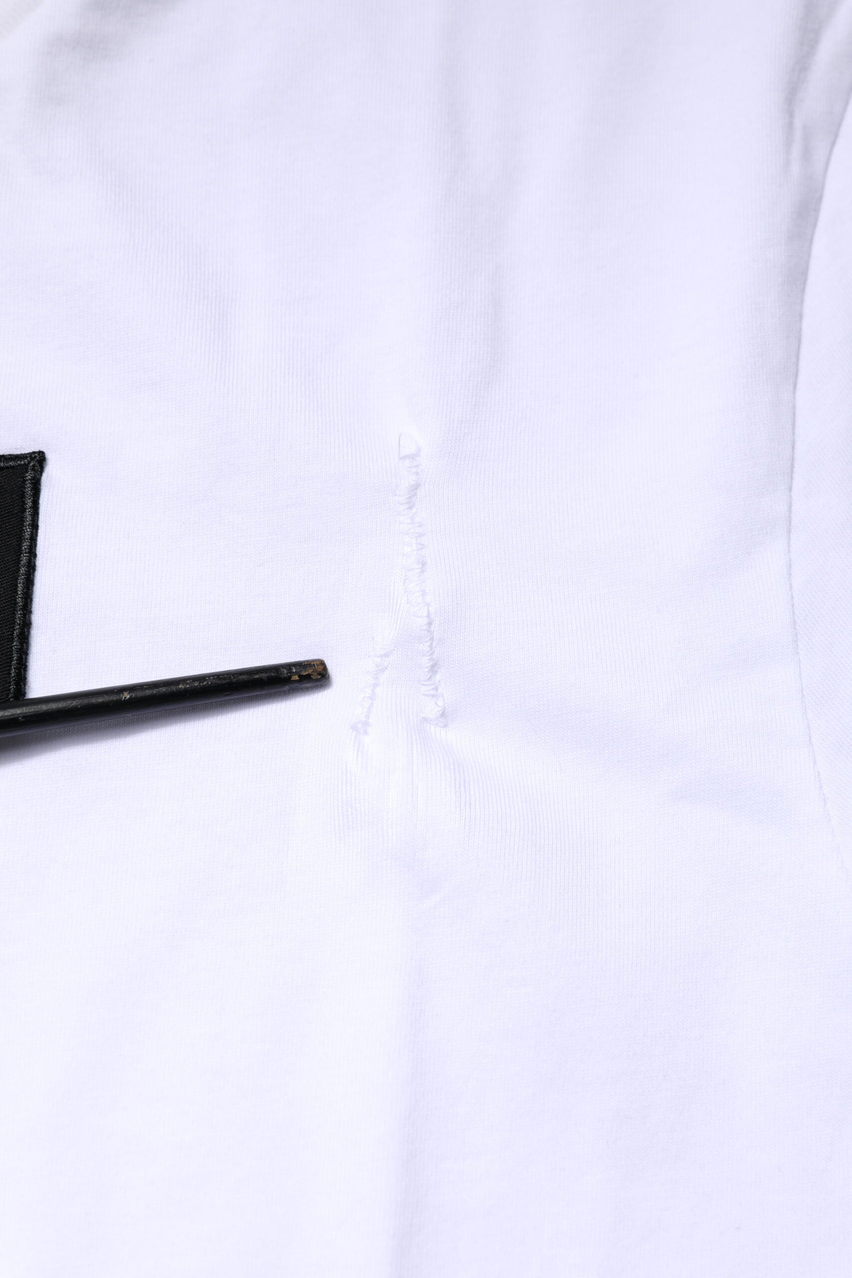 Dolce & Gabbana Weißes T-Shirt mit Rundhalsausschnitt und Logo-Patch aus Baumwolle