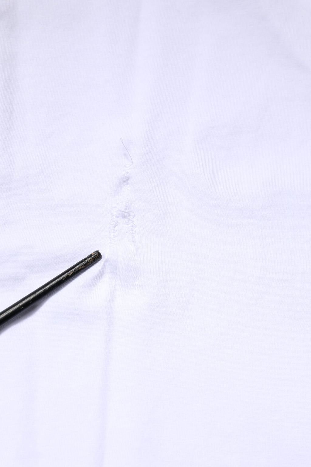 Dolce & Gabbana Weißes T-Shirt mit Rundhalsausschnitt und Logo-Patch aus Baumwolle