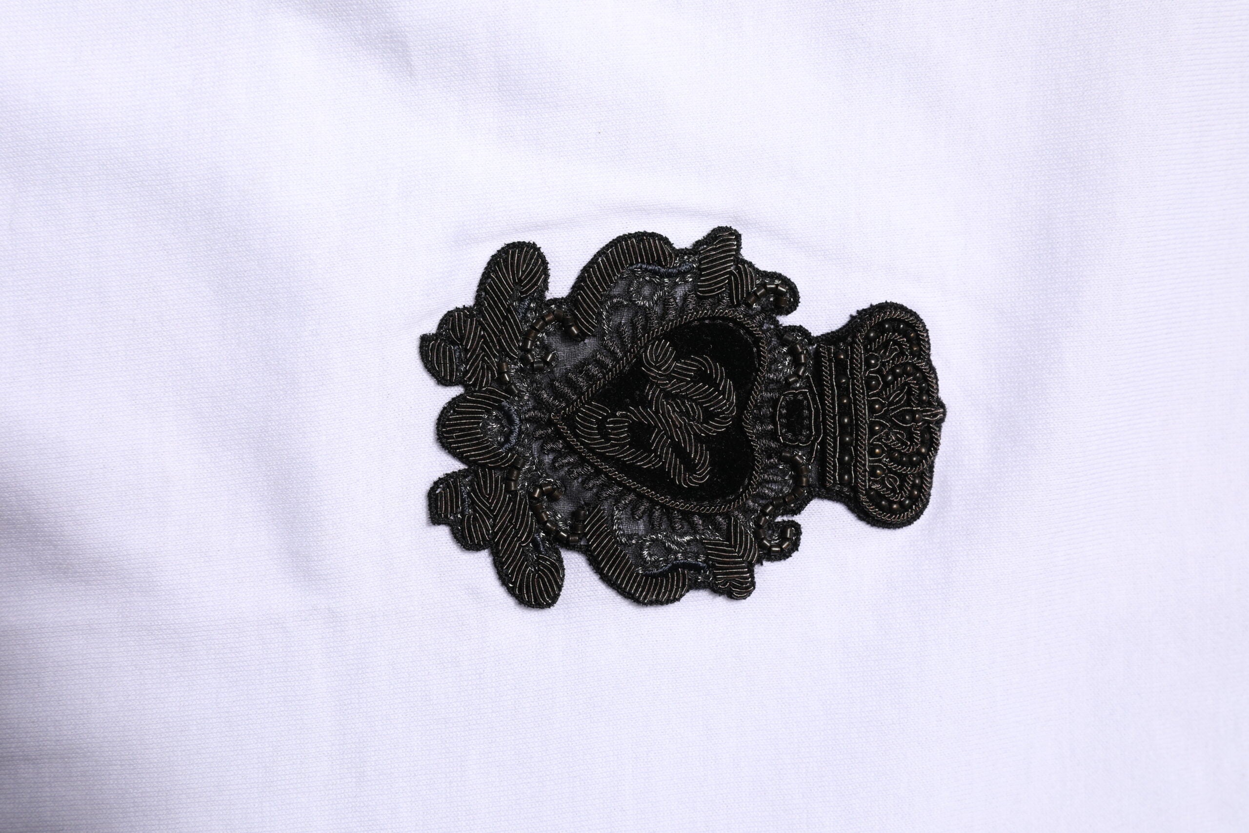 Dolce & Gabbana Weißes Baumwoll-T-Shirt mit DG-Kronen-Stickerei