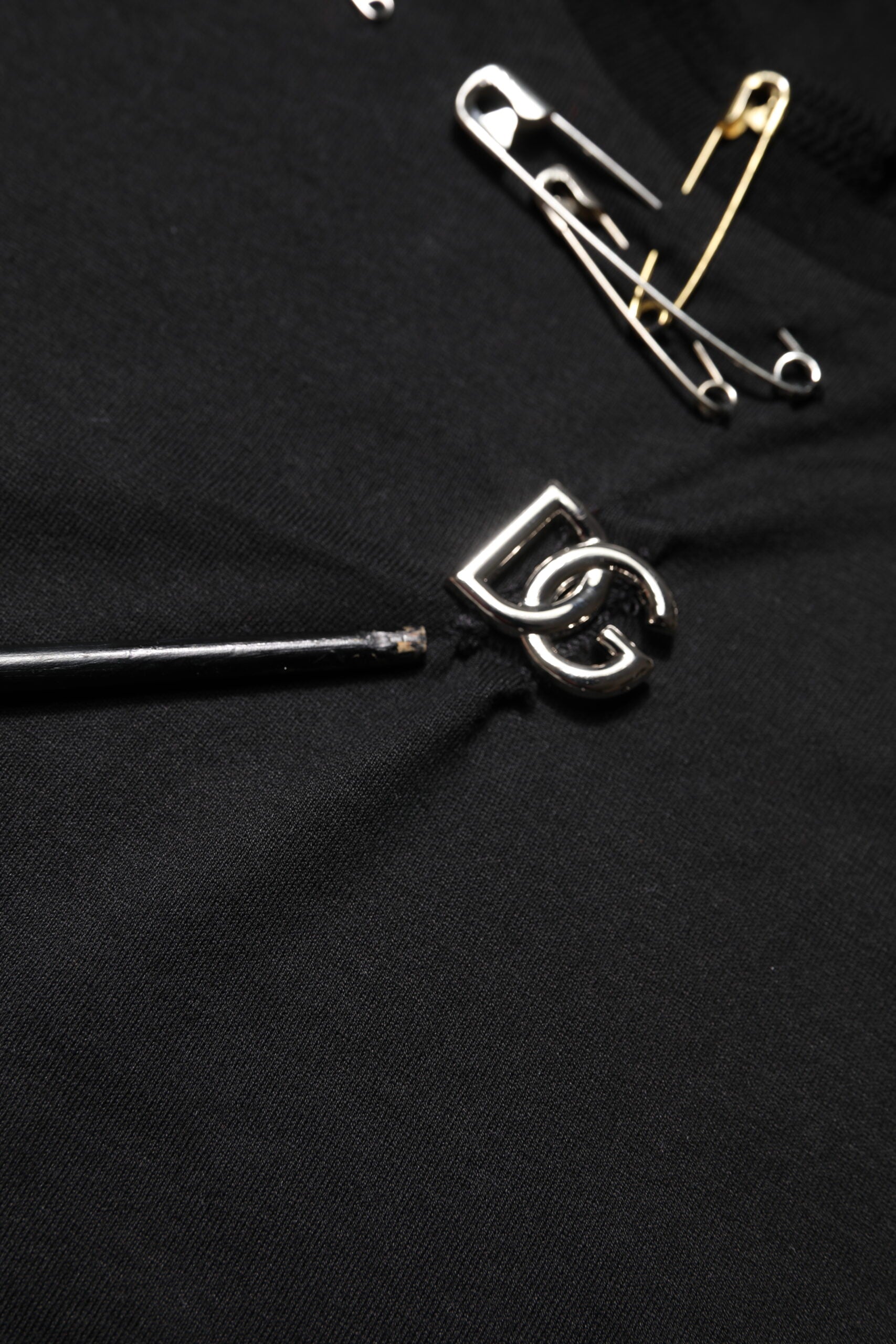 Dolce & Gabbana Schwarzes T-Shirt mit Logo-Verzierung und kurzen Ärmeln