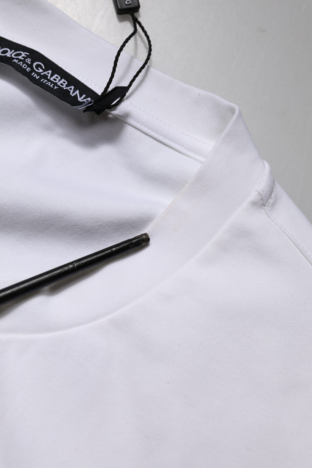 Dolce & Gabbana Weißes T-Shirt mit Logo-Verzierung und kurzen Ärmeln