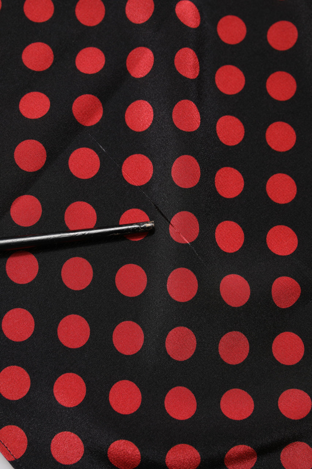 Dolce & Gabbana Schwarz-rot gepunktetes Seiden-Top mit langen Ärmeln