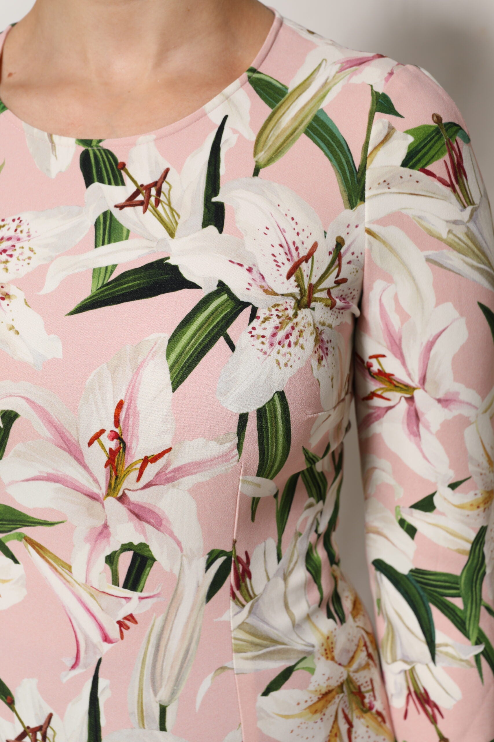 Dolce & Gabbana Rosa Lily Print Viskose Rundhalsausschnitt Bluse Top