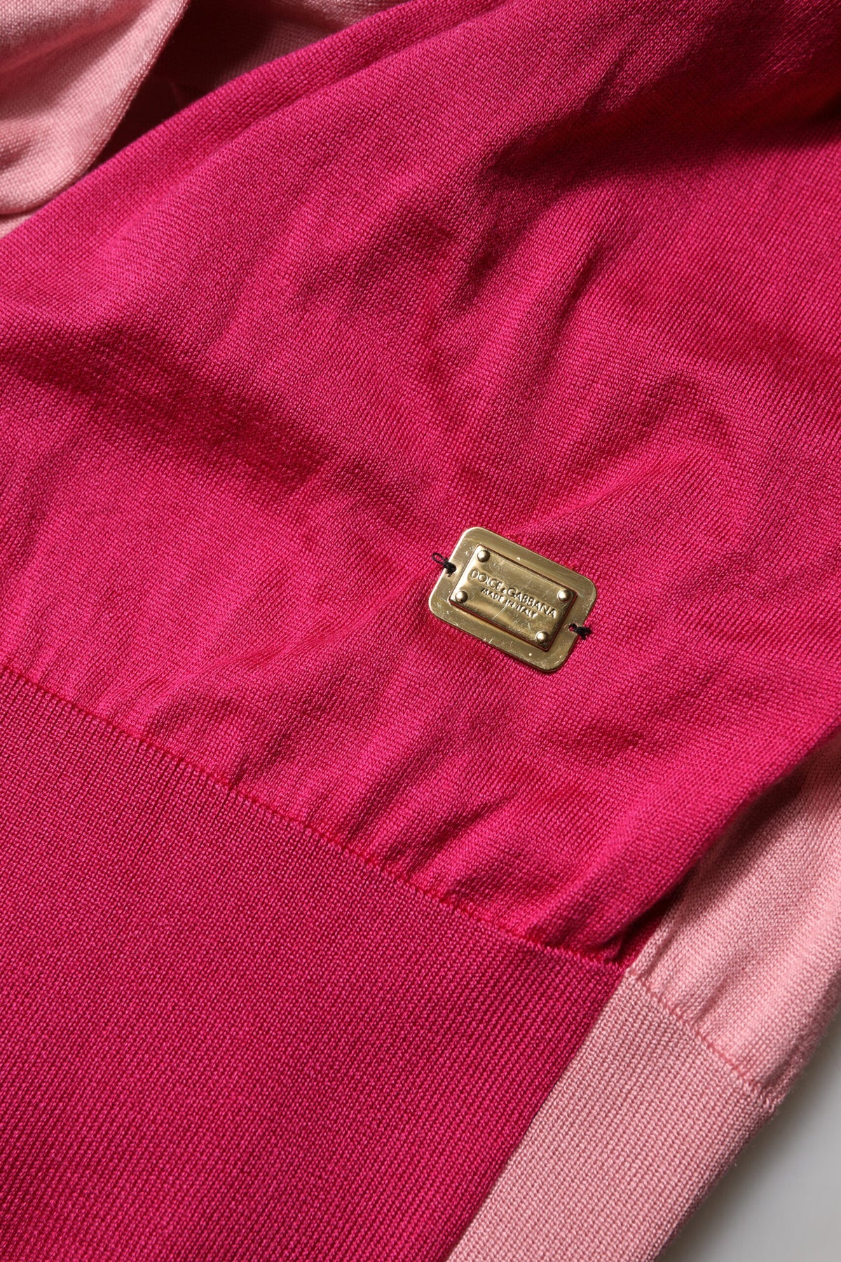 Dolce & Gabbana Roze Top met Korte Mouwen en Ascotkraag met Knopen