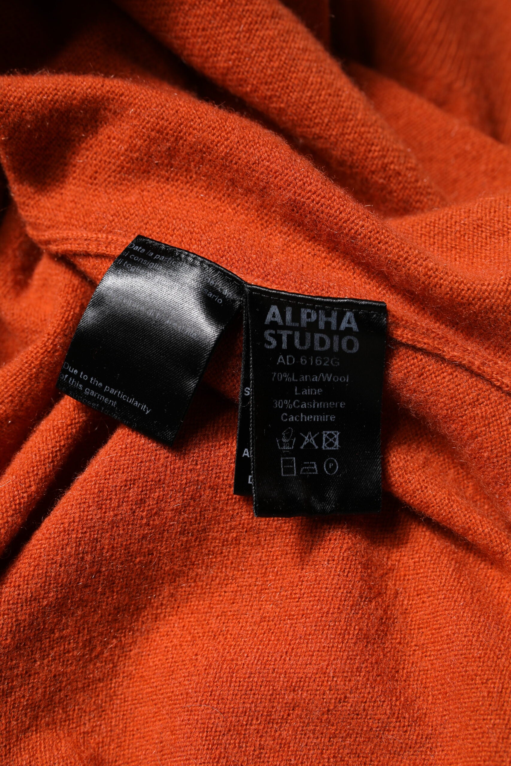 Alpha Studio Dunkeloranger Rollkragenpullover mit langen Ärmeln