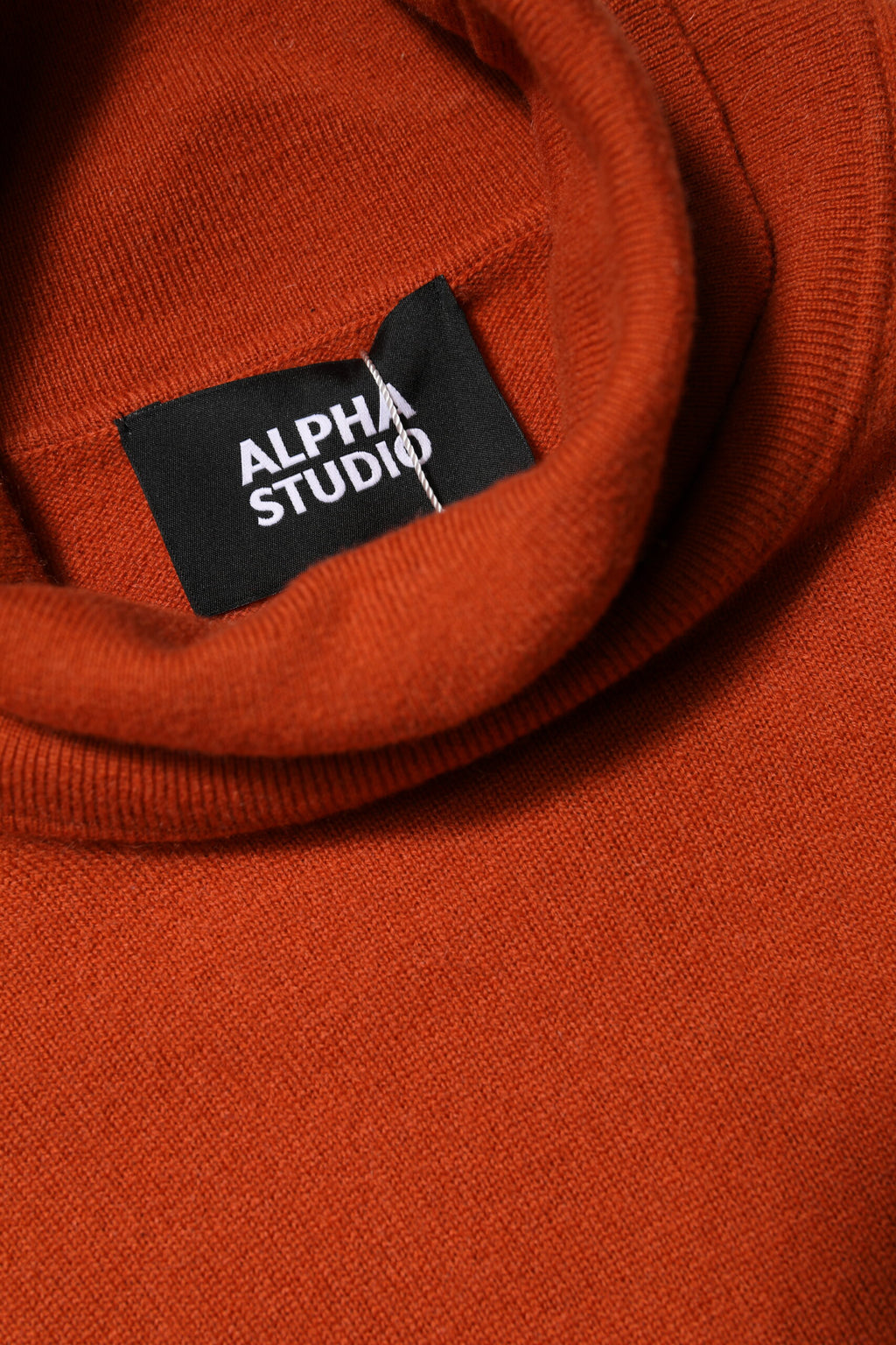 Alpha Studio Dunkeloranger Rollkragenpullover mit langen Ärmeln