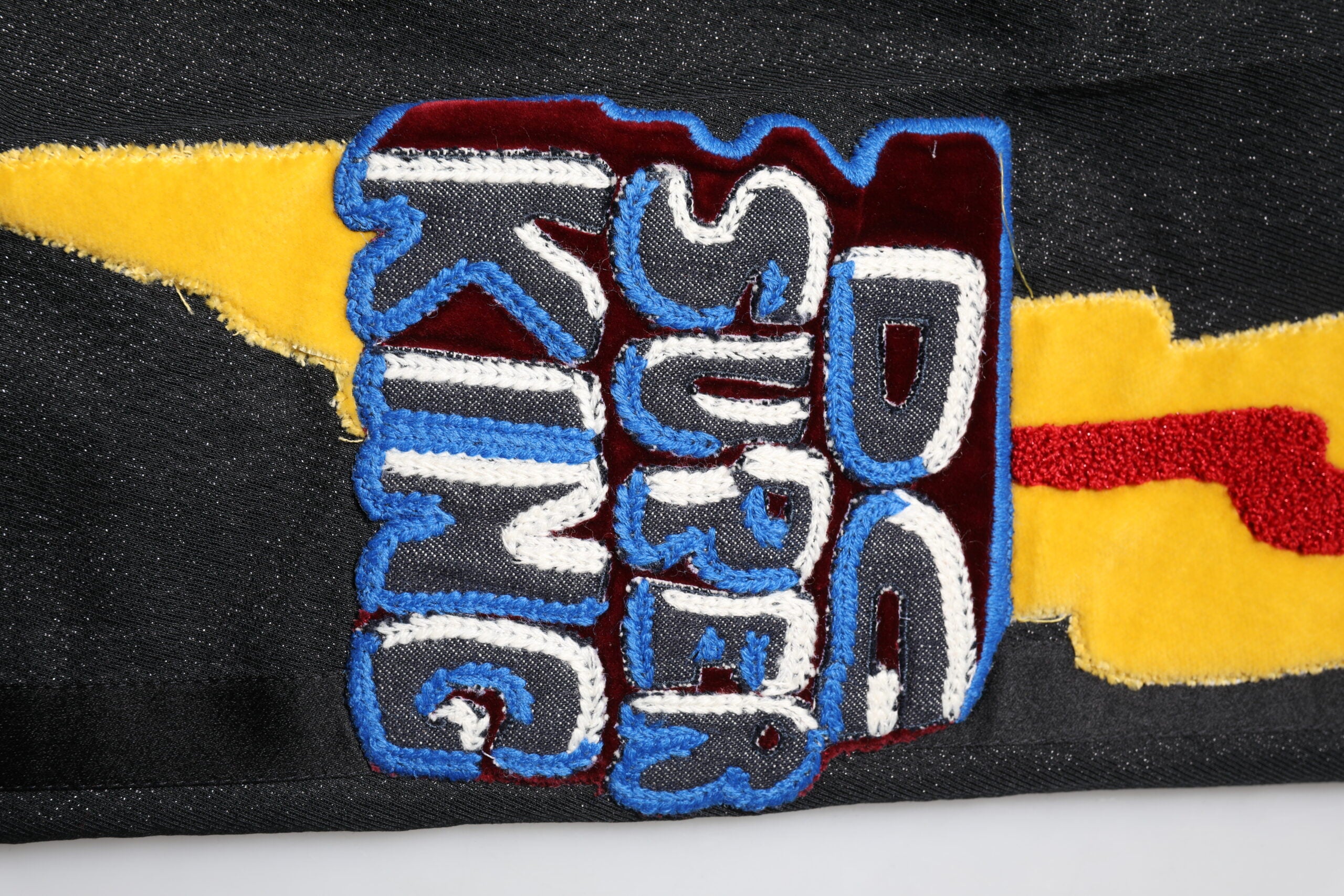 Dolce & Gabbana Schwarze Grafik-Stickerei Männer Hosen