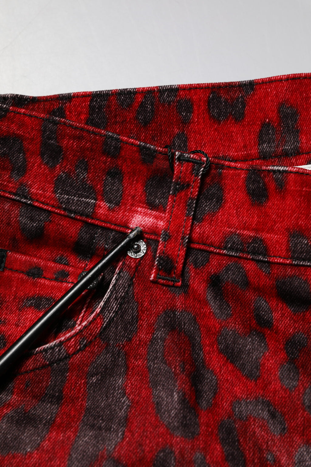 Dolce & Gabbana Rote Skinny Denim Jeans mit Leopardenmuster aus Baumwolle