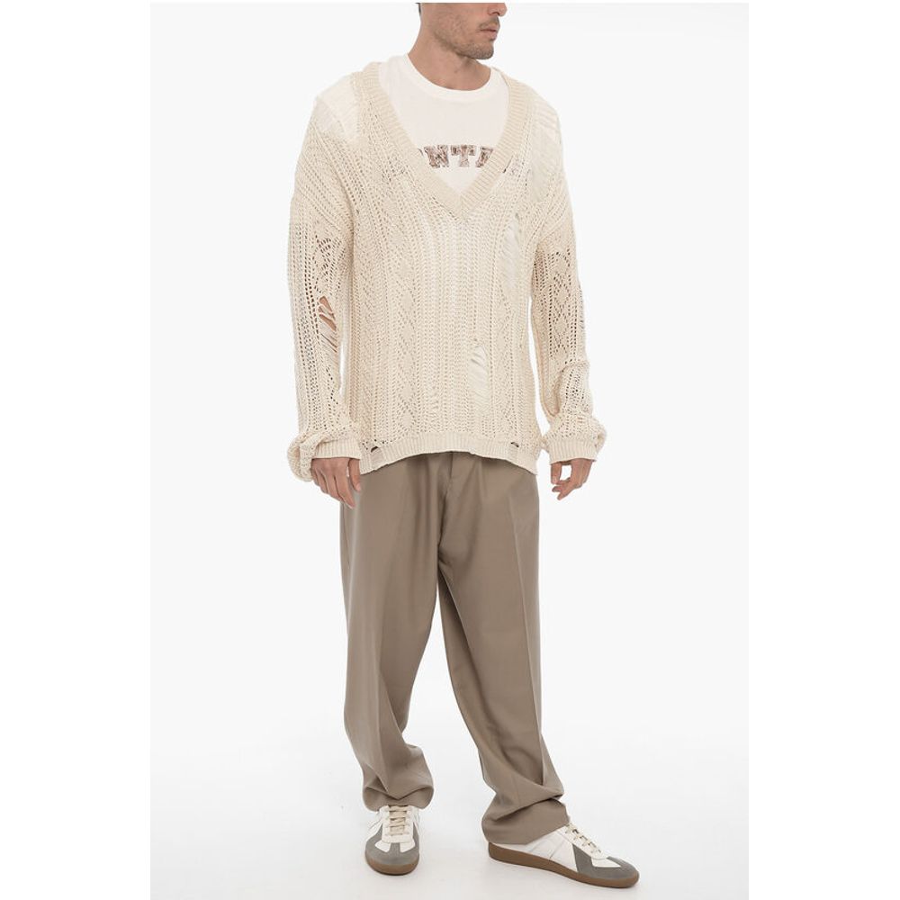 Perforierter Pullover mit V-Ausschnitt und Distressed-Effekt