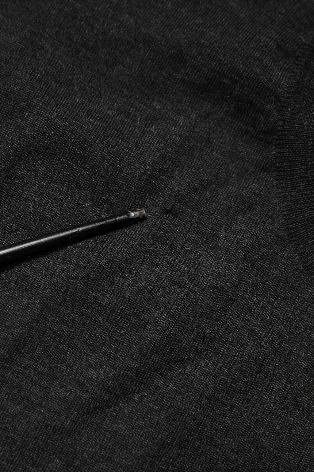 Dolce & Gabbana Grauer Pullover mit Rundhalsausschnitt und langen Ärmeln