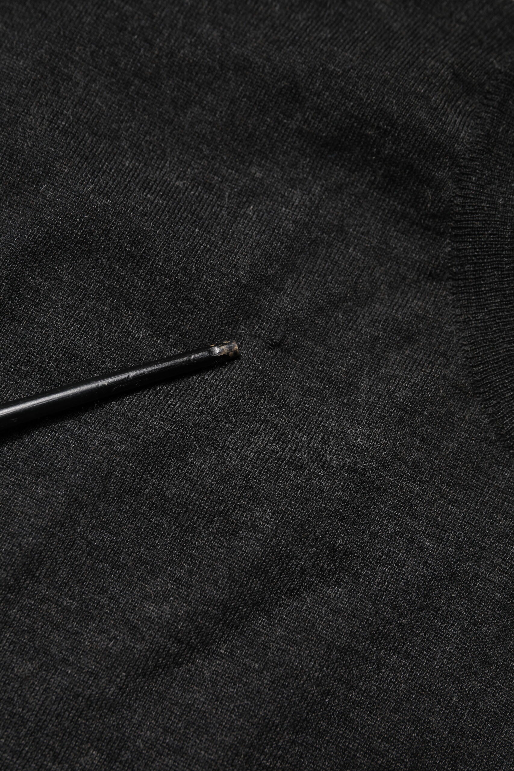 Dolce & Gabbana Grauer Pullover mit Rundhalsausschnitt und langen Ärmeln