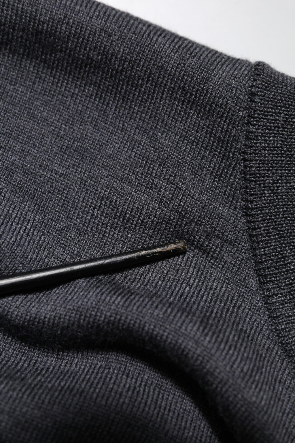 Dolce & Gabbana Dunkelgrauer Pullover mit Rundhalsausschnitt aus Wolle