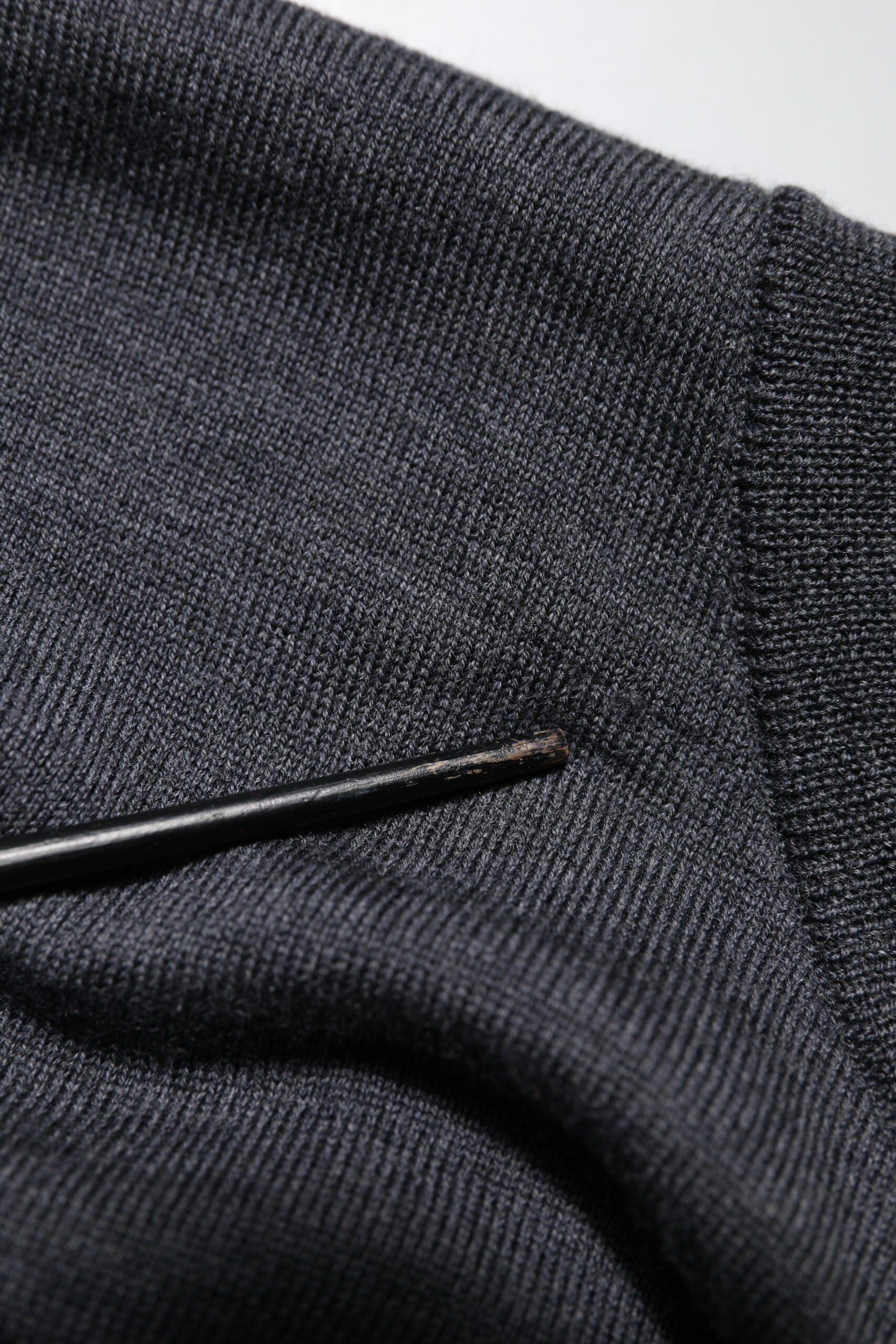 Dolce & Gabbana Dunkelgrauer Pullover mit Rundhalsausschnitt aus Wolle