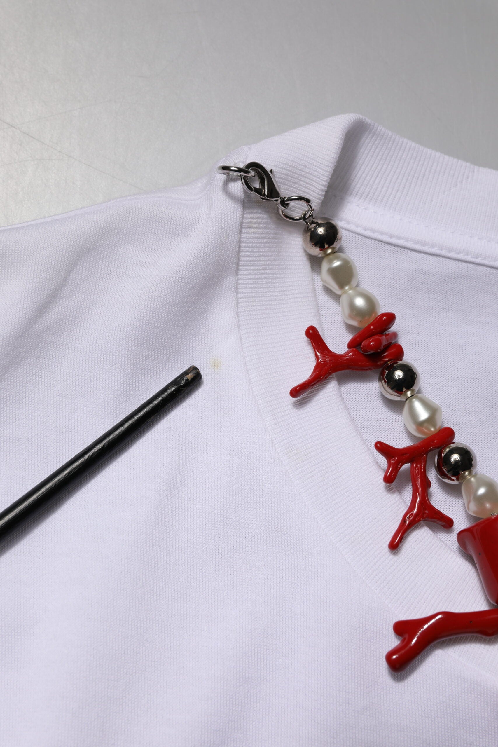 Dolce & Gabbana Weißes T-Shirt mit Rundhalsausschnitt aus Baumwolle mit Verzierungen