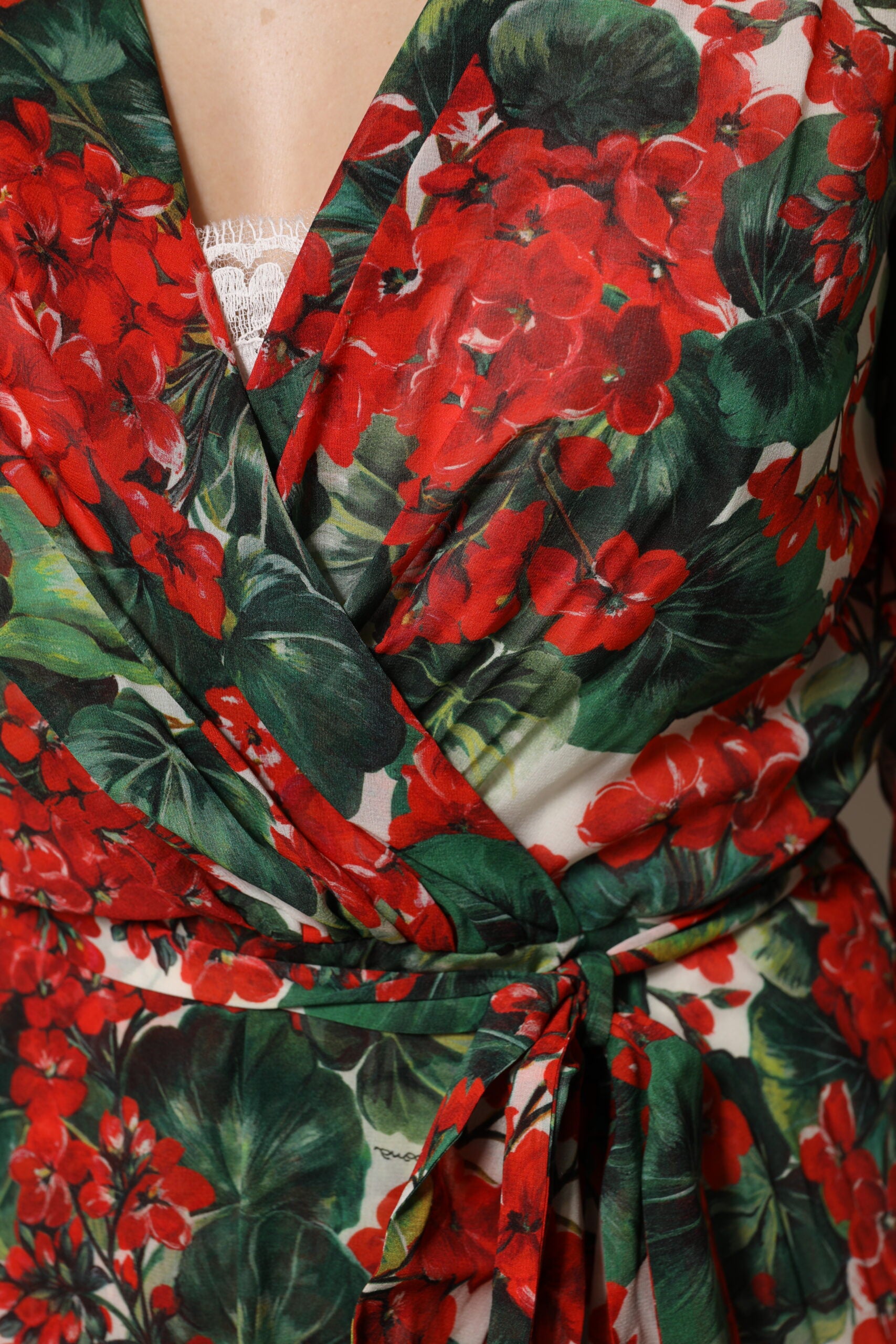 Dolce & Gabbana Multicolor Floral Langärmeliges Kleid mit V-Ausschnitt