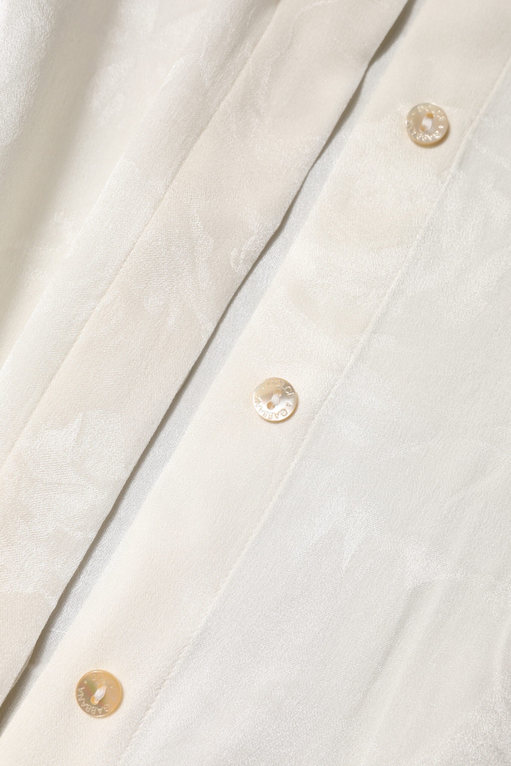 Dolce & Gabbana Weißes Langarm-Blusenoberteil mit Knopfleiste