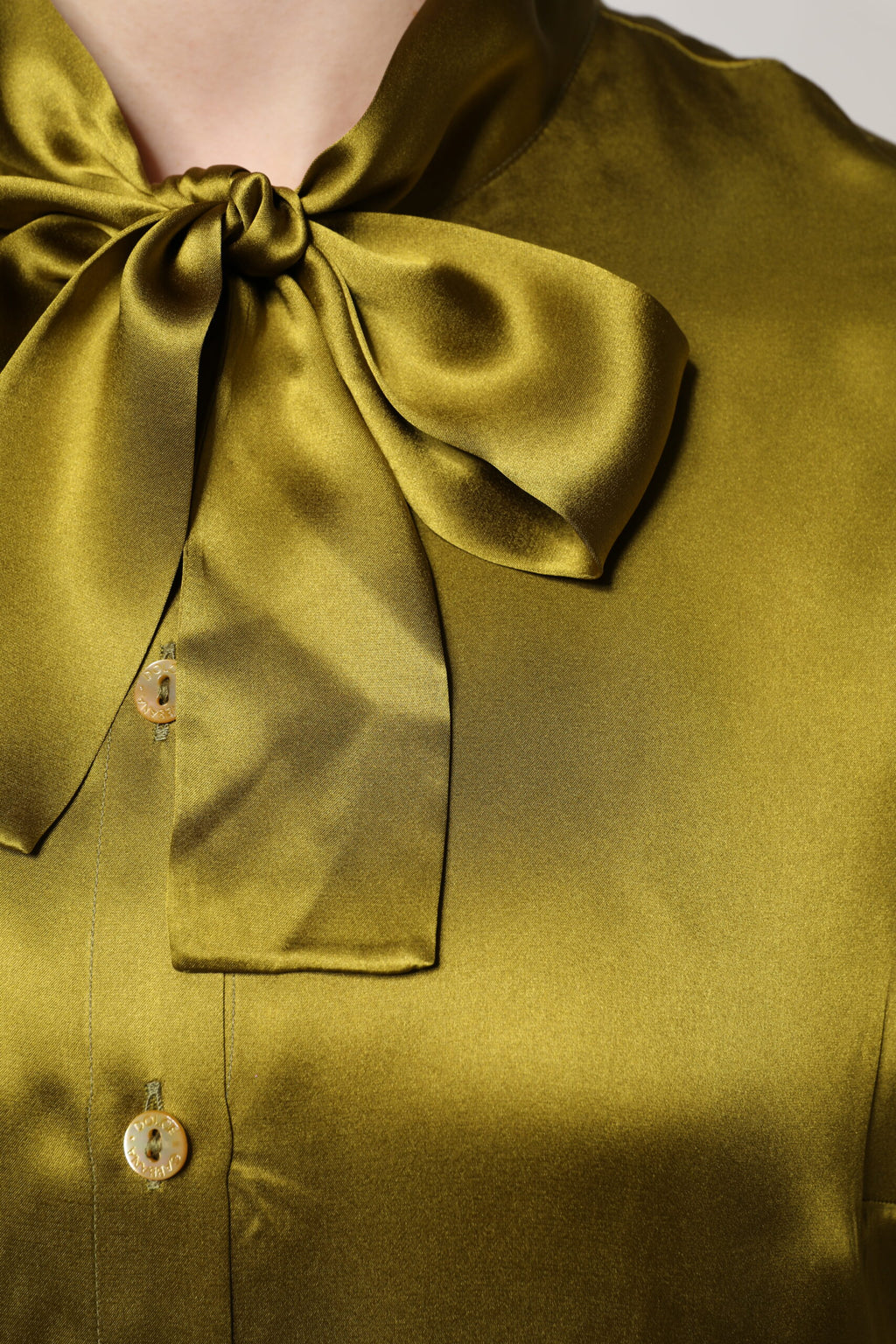 Dolce & Gabbana Grüner Ascot-Kragen Langarm-Bluse Top