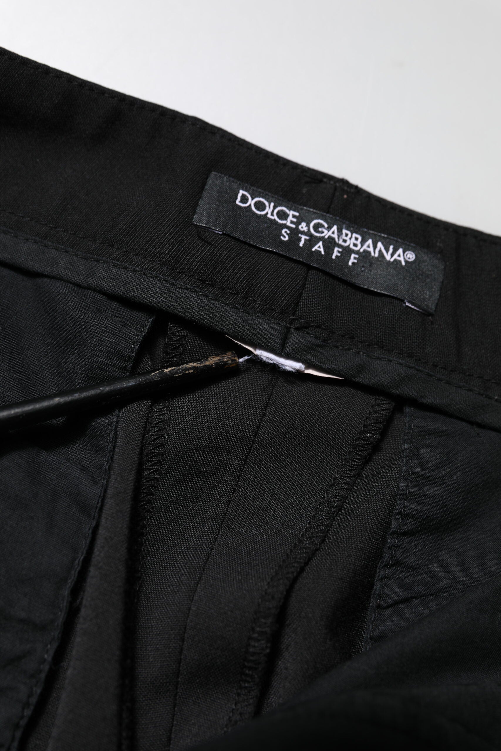 Dolce & Gabbana Schwarze hochtaillierte STAFF-Hose mit verjüngter Form