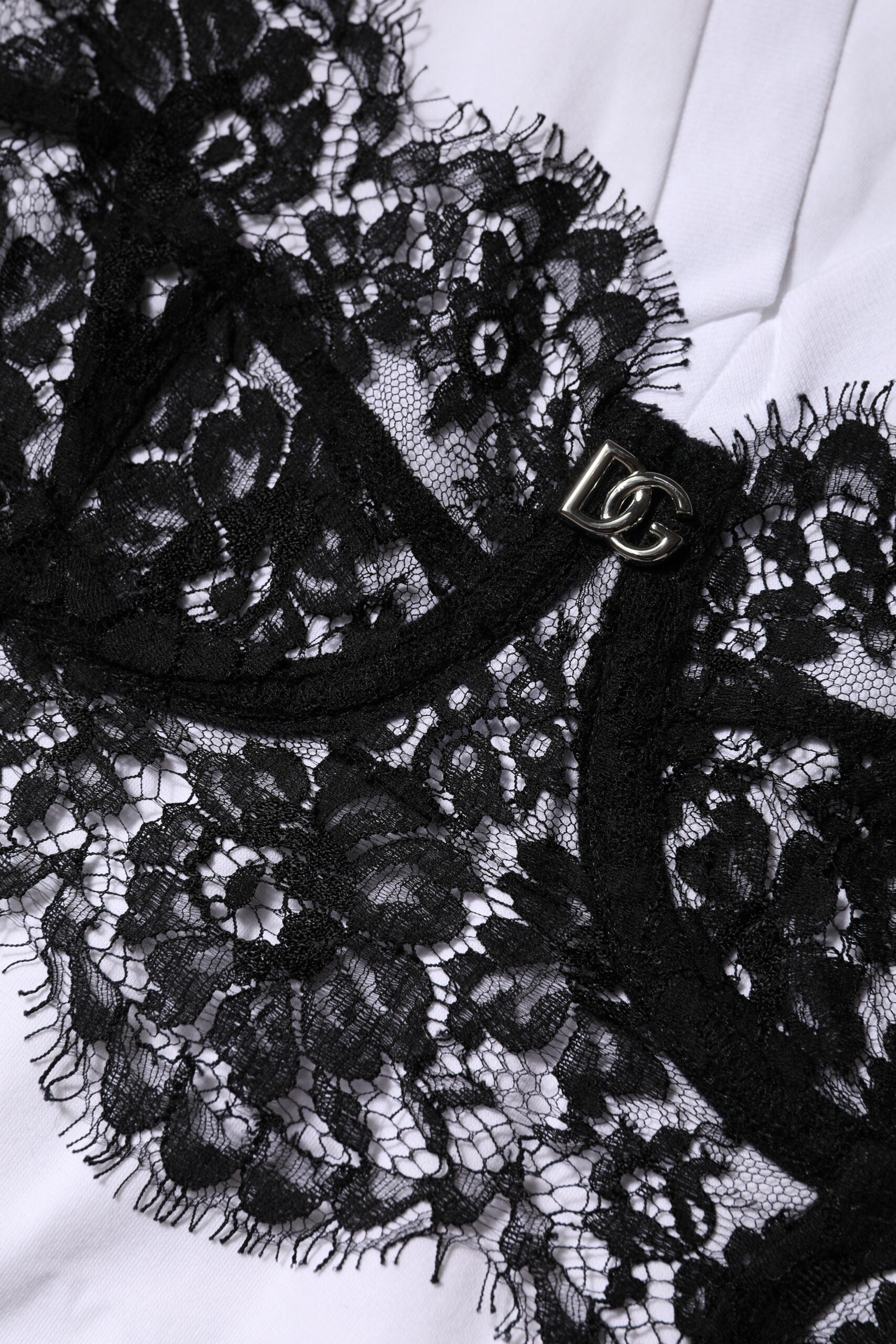 Dolce & Gabbana Weißes Baumwoll-Spitzen-Top mit V-Ausschnitt und kurzen Ärmeln