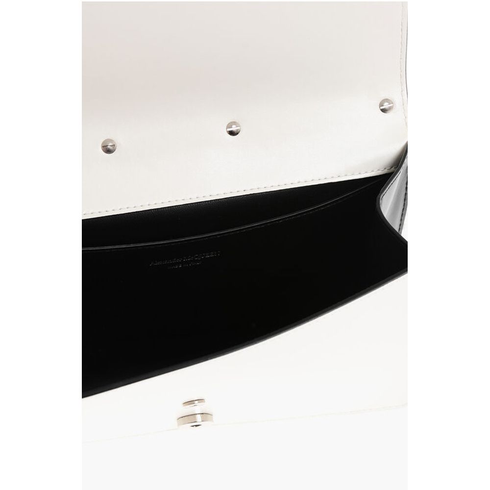 Alexander McQueen Zweifarbige SLASH Clutch aus Leder mit Juwelenverzierung