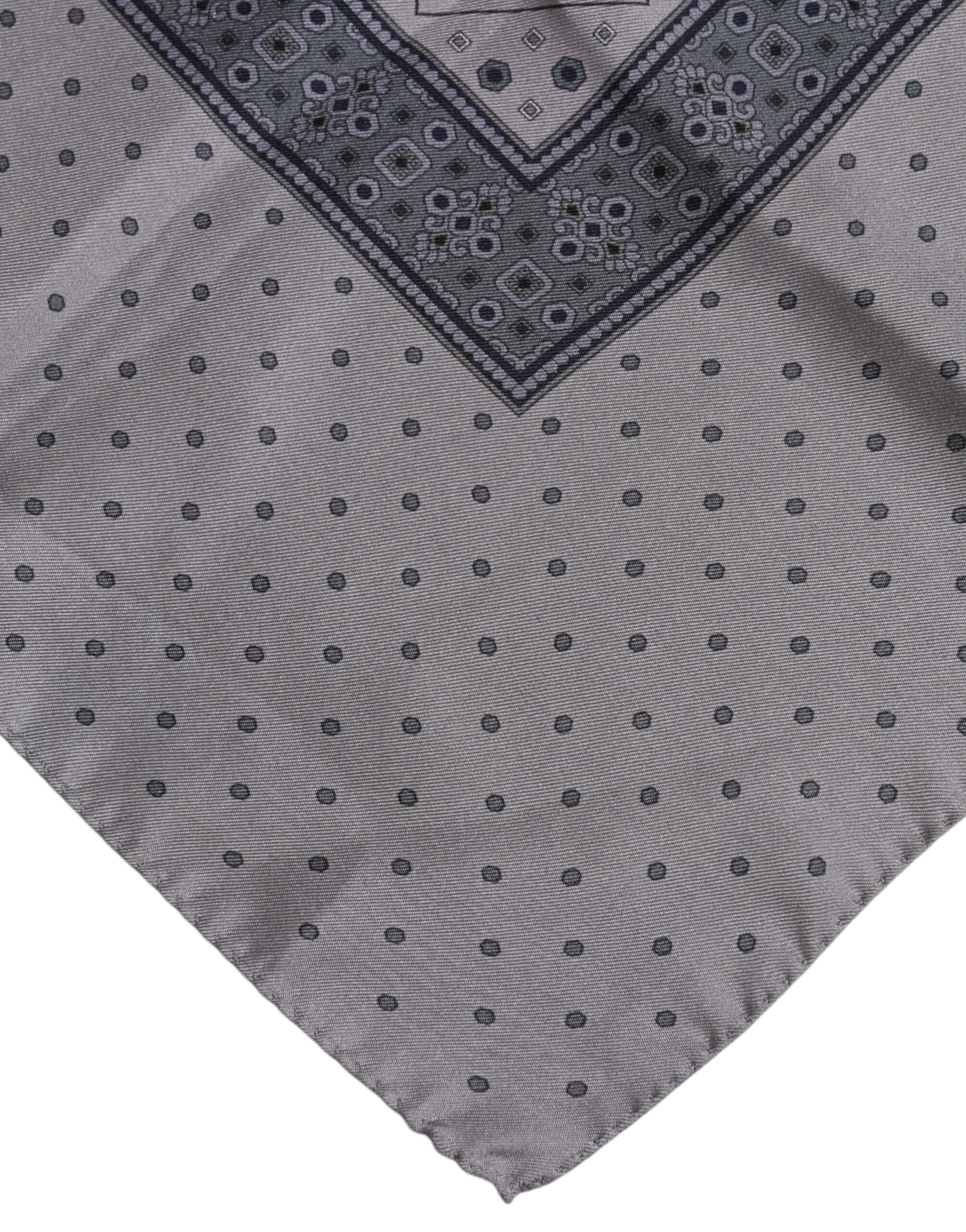 Dolce & Gabbana Grauer gepunkteter quadratischer Seidenschal für Männer mit Foulard