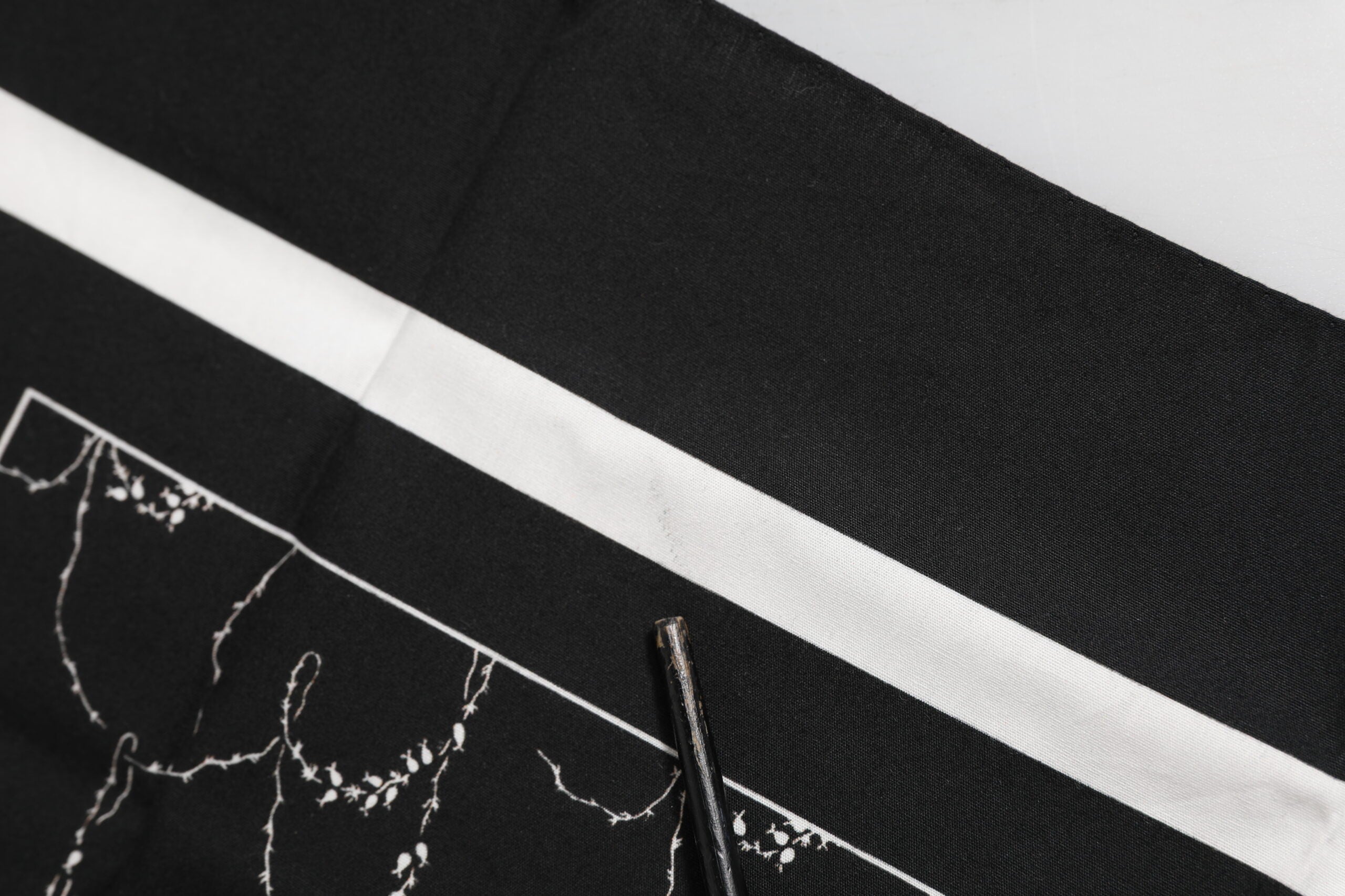 Dolce & Gabbana Schwarzer weißer bedruckter Foulardschal