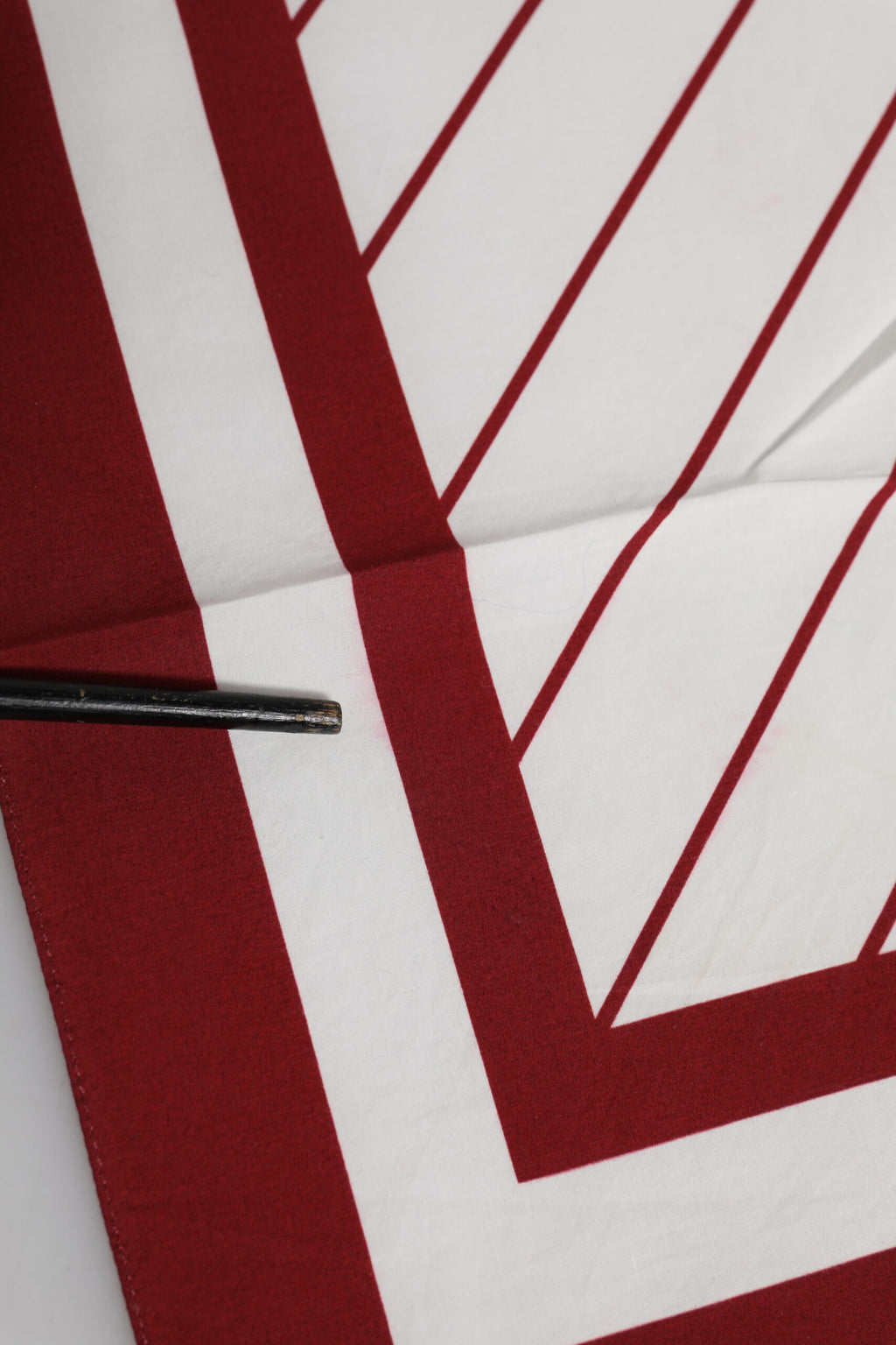 Dolce & Gabbana Weiß Rot DG Logo Quadratisch Herren Foulardschal