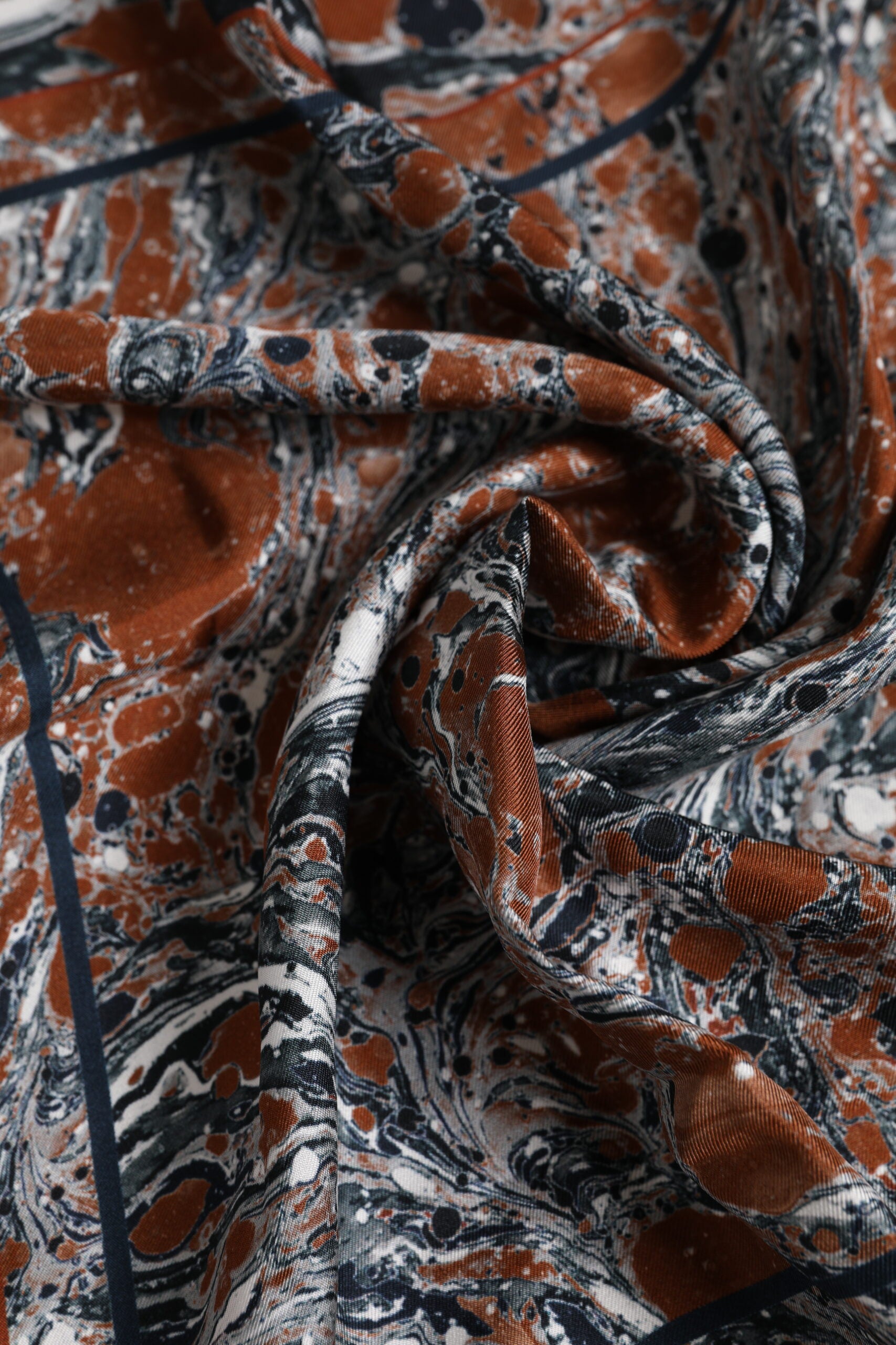 Dolce & Gabbana Multicolor Marmorierter Seidenschal mit quadratischem Foulard