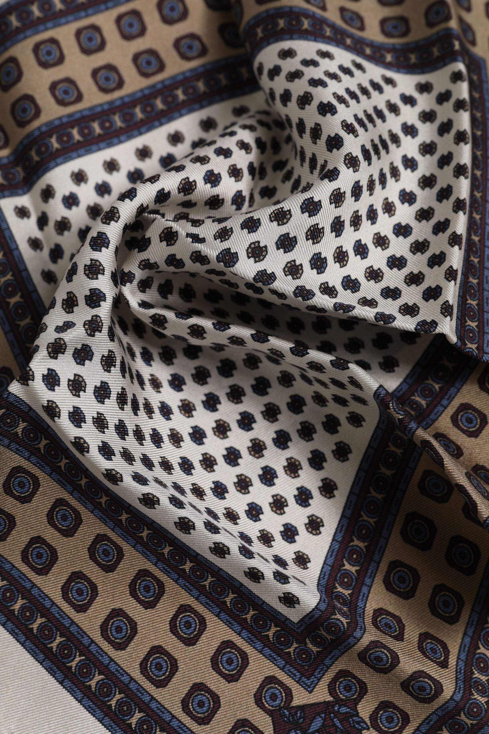 Dolce & Gabbana Multicolor Gemusterter Quadratischer Herren Foulard Schal