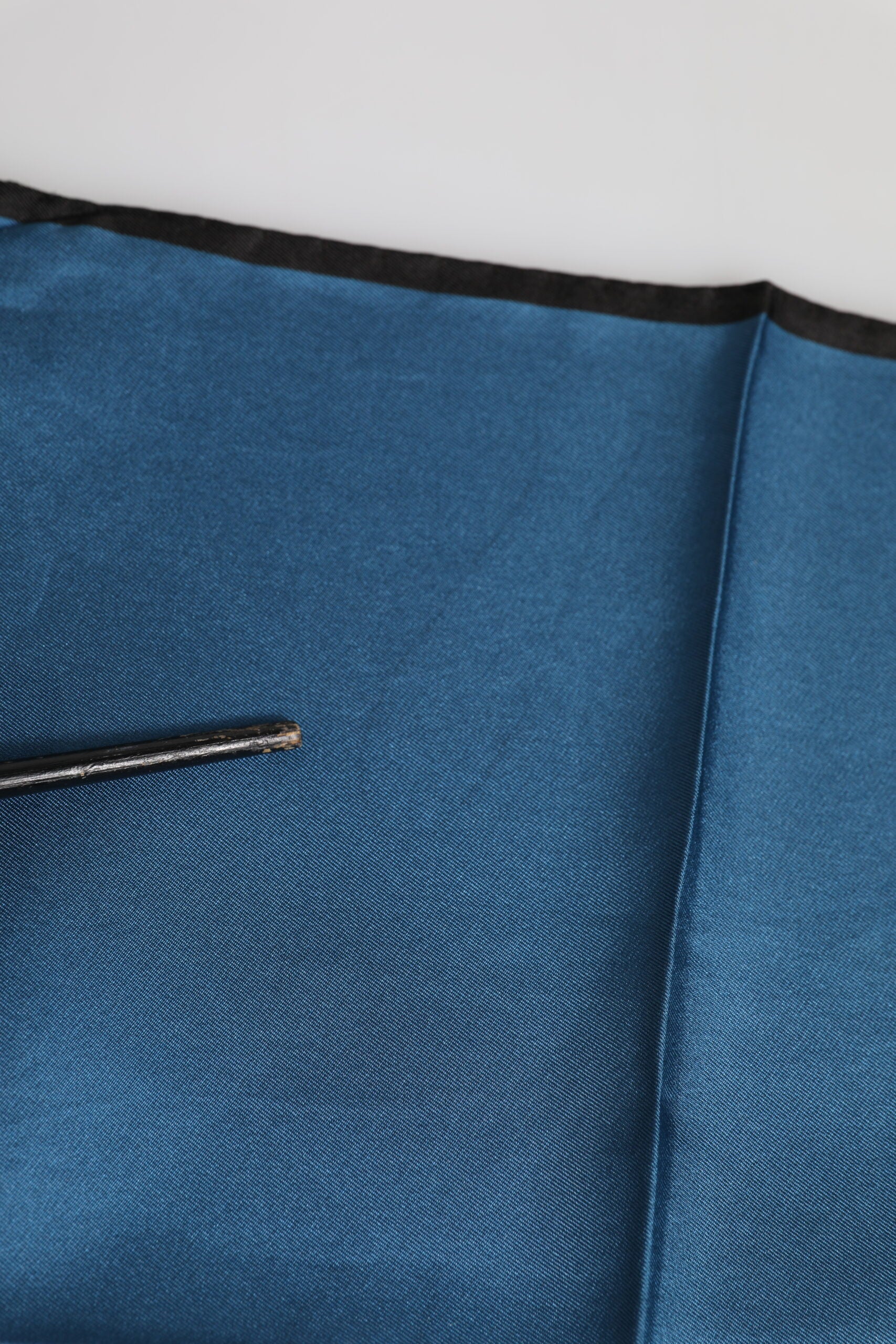 Dolce & Gabbana Blauer DG Crown Silk Square Herren Foulardschal