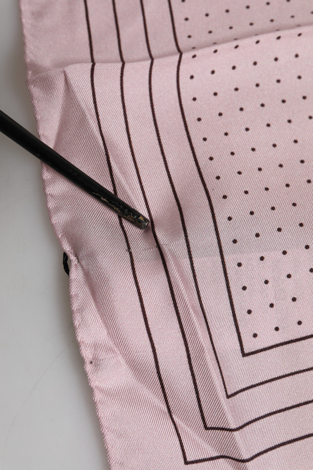 Dolce & Gabbana Beige gepunktetes Seidenquadrat Herren-Foulardtuch