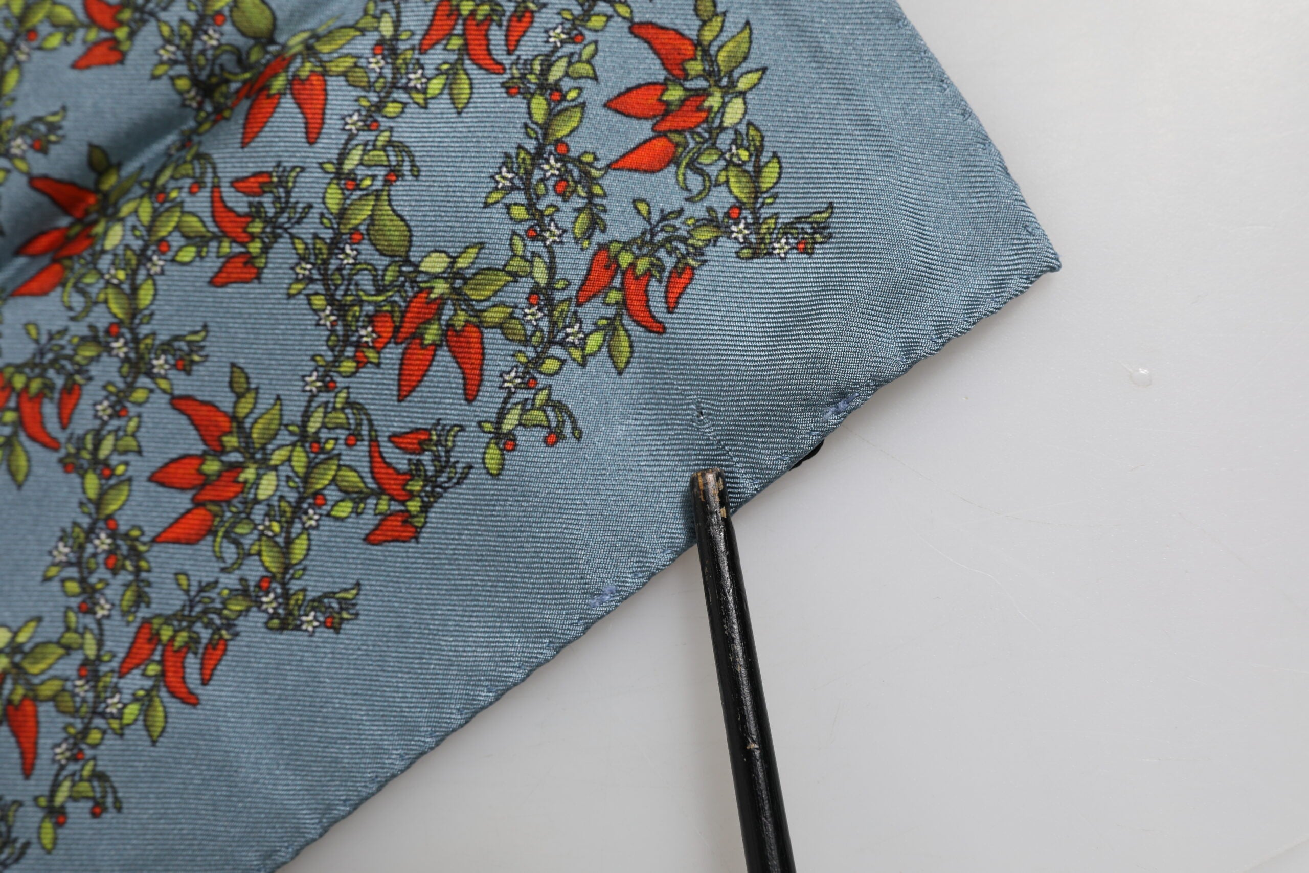 Dolce & Gabbana Grauer Chilis Seidenschal Quadratisch Herren Foulard Schal