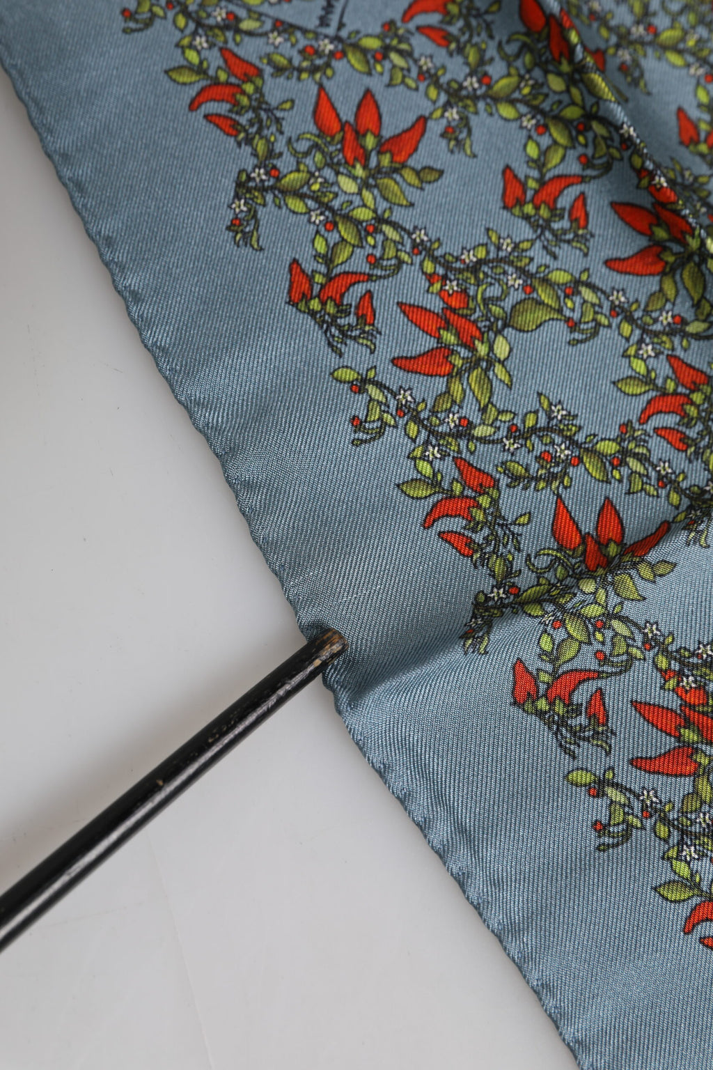 Dolce & Gabbana Grauer Chilis Seidenschal Quadratisch Herren Foulard Schal