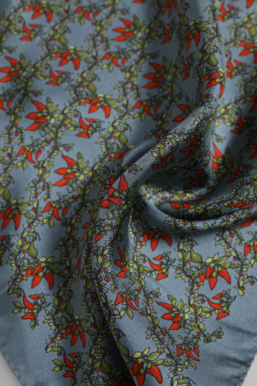Dolce & Gabbana Graue Chilis Seiden-Foulard für Herren