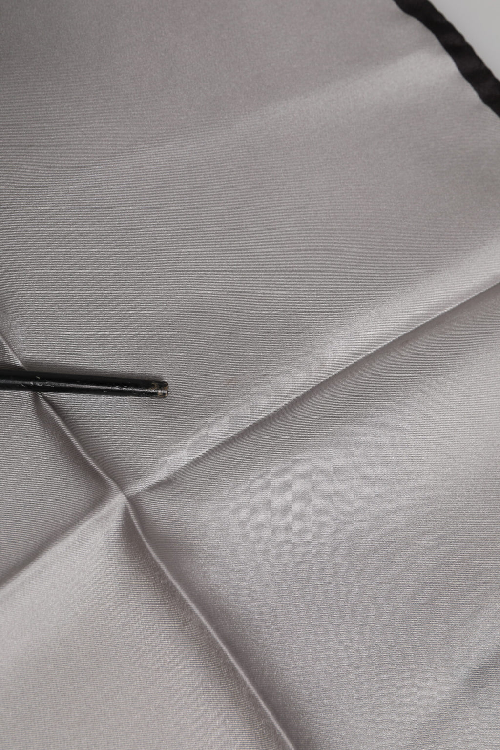 Dolce & Gabbana Grauer DG Crown Silk Square Herren Foulardschal