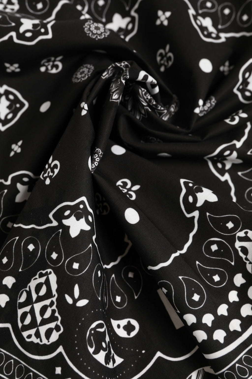Dolce & Gabbana Schwarz Weißes Bandana Quadratisch Männer Foulard Schal