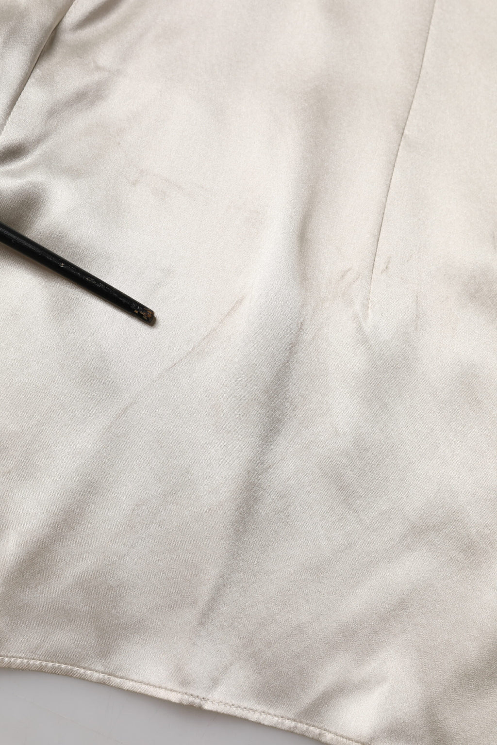 Dolce & Gabbana Beigefarbenes Satin-Seiden-Top mit langen Ärmeln