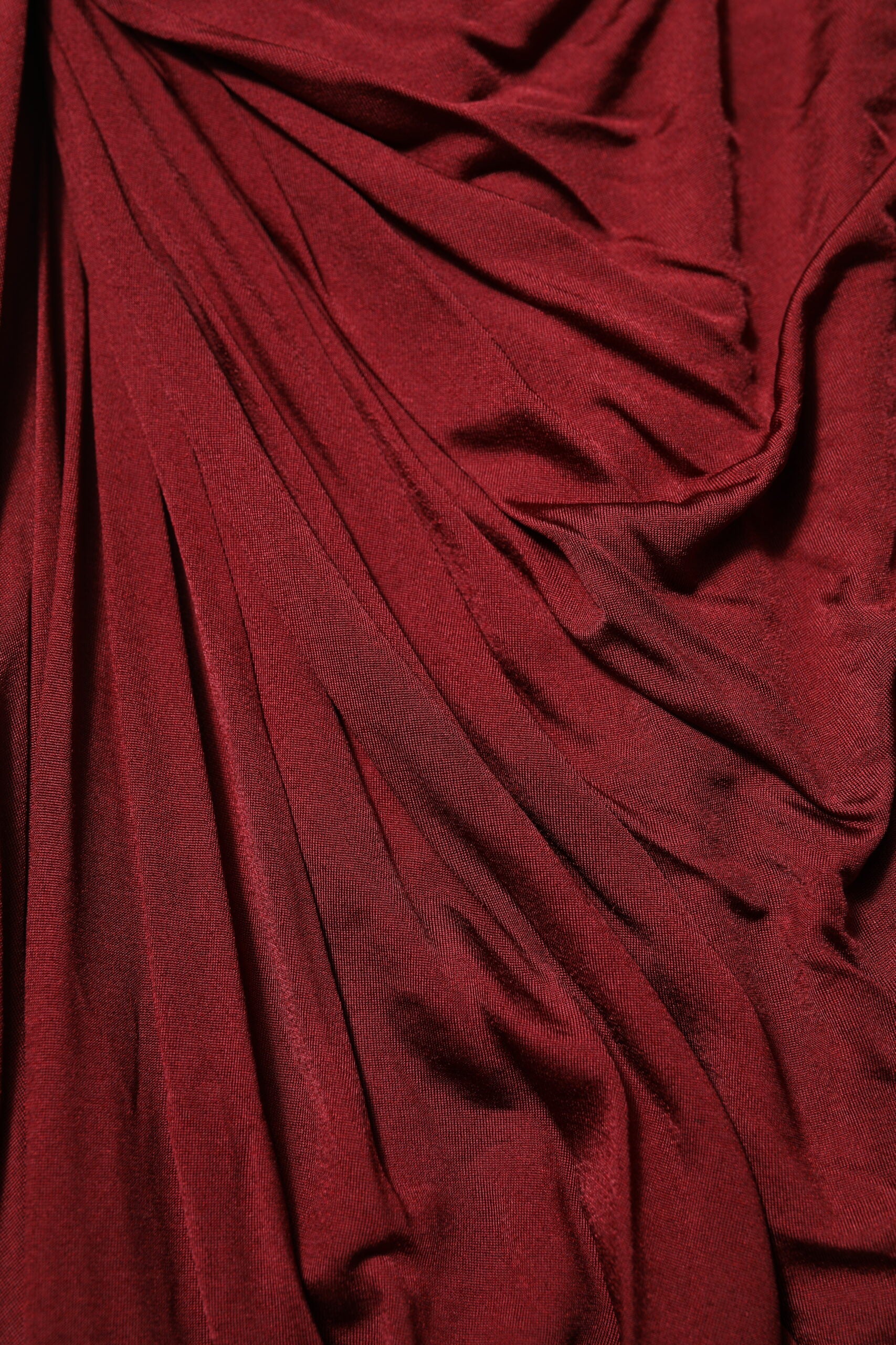 Dolce & Gabbana Rotes Midikleid aus Viskose mit einer Schulter