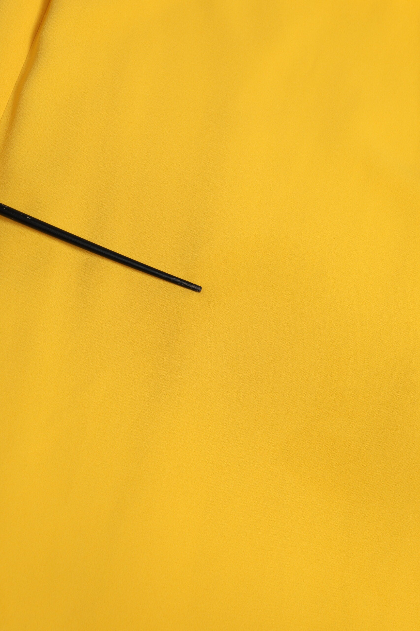 Dolce & Gabbana Gelbes Etuikleid mit Seitenschlitz und einer Schulter