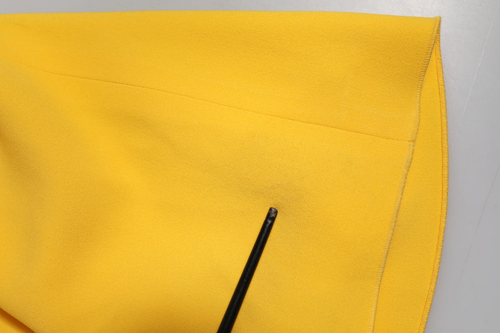 Dolce & Gabbana Gelbes Etuikleid mit Seitenschlitz und einer Schulter