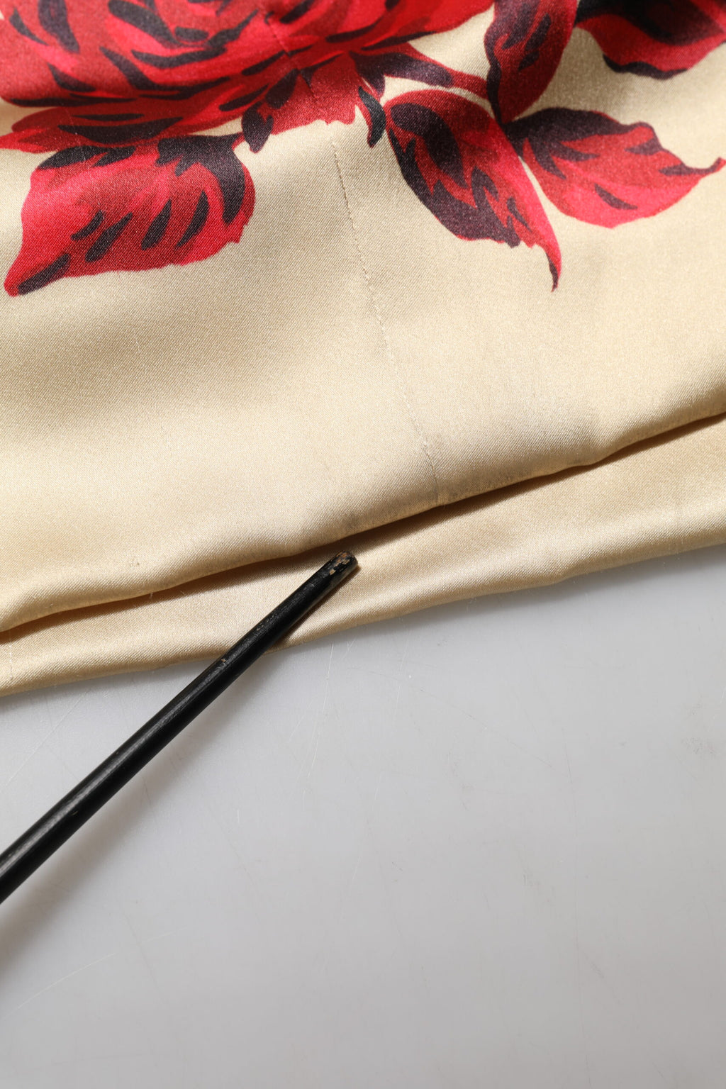 Dolce & Gabbana Beigefarbenes geblümtes Spaghettiträger-Etuikleid