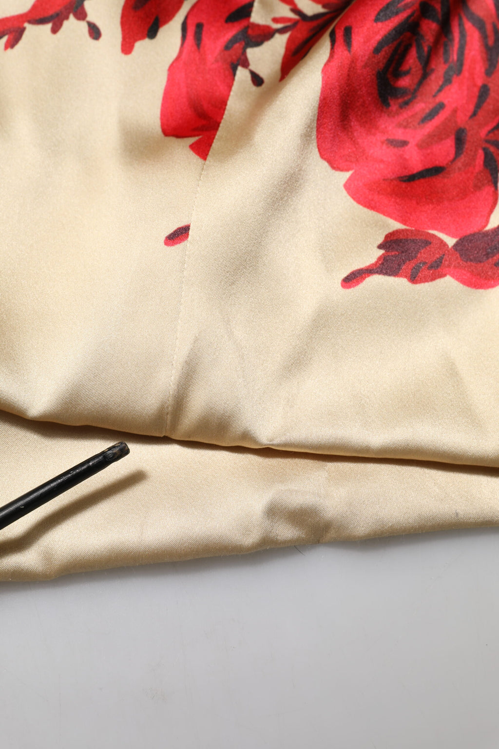 Dolce & Gabbana Beigefarbenes geblümtes Spaghettiträger-Etuikleid