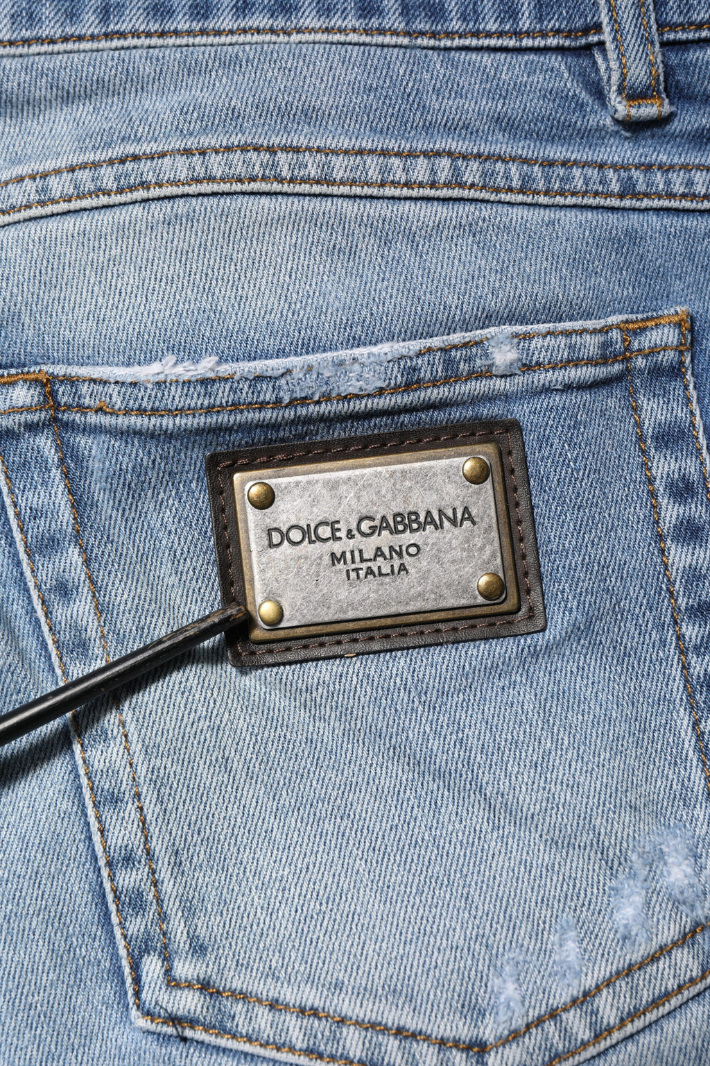 Dolce & Gabbana Blaue verwaschene Denim-Jeans mit zerfledderter Logoplakette