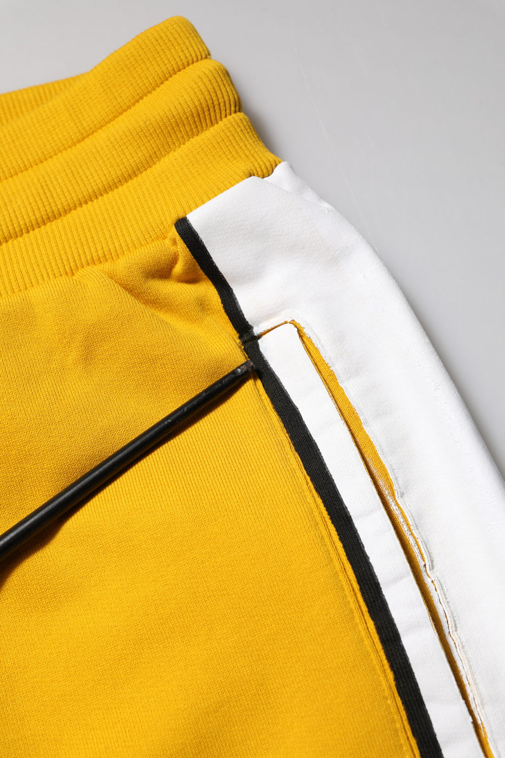 Dolce & Gabbana Gelbe Baumwoll-Logo-Jogger-Sweatpants mit Kordelzug