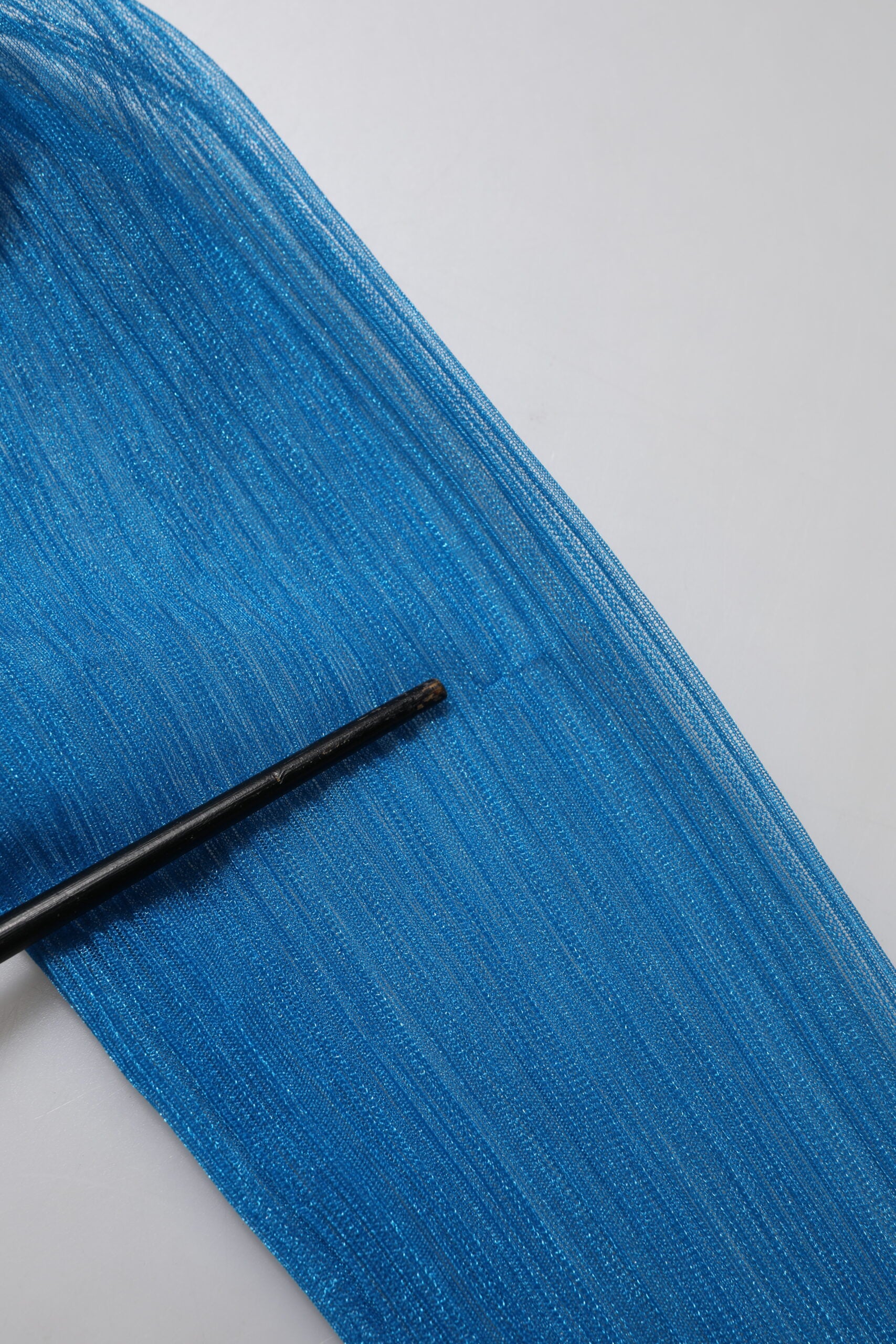 Dolce & Gabbana Blaues, durchsichtiges Rollkragen-Top mit langen Ärmeln