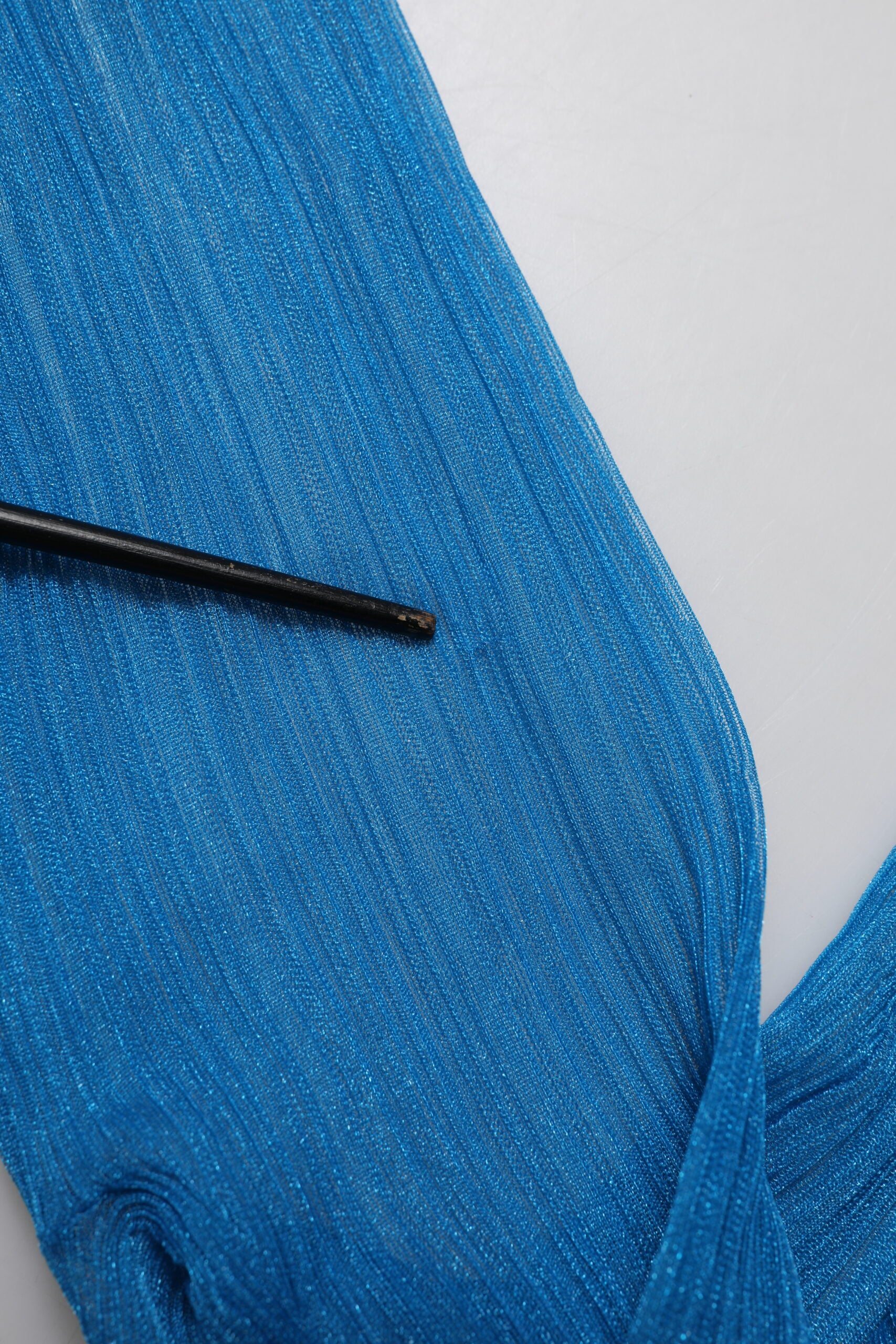 Dolce & Gabbana Blaues, durchsichtiges Rollkragen-Top mit langen Ärmeln