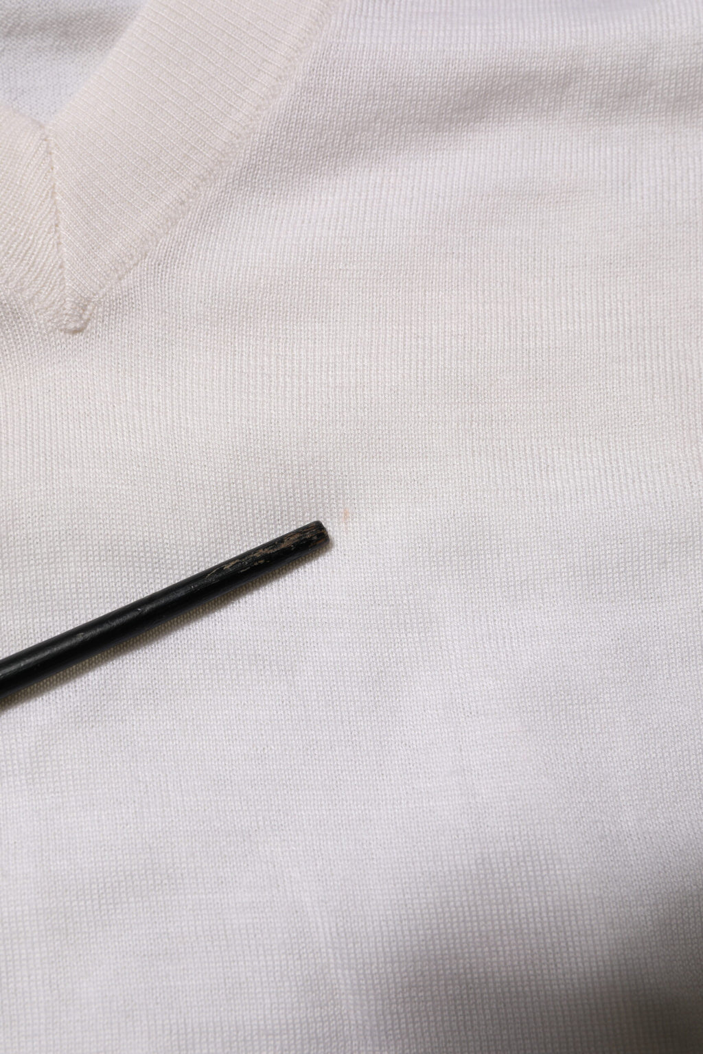 Dolce & Gabbana Weißer Kaschmir-Logo-Pullover mit V-Ausschnitt